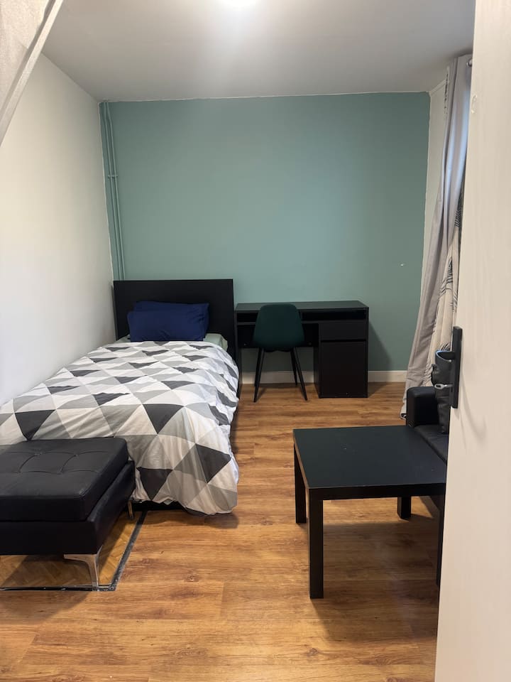 D2 - Studio Cosy Pro/solo  Acces Metro 13 & 14 - Saint-Denis, France