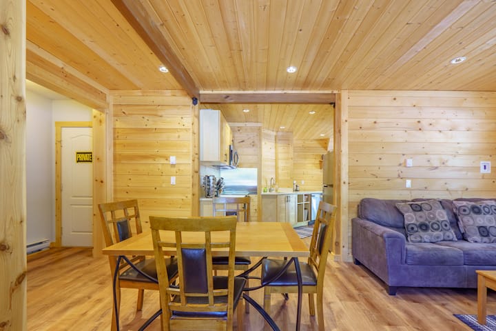 Hemlock Suite (Large 1 Bedroom) - Ucluelet