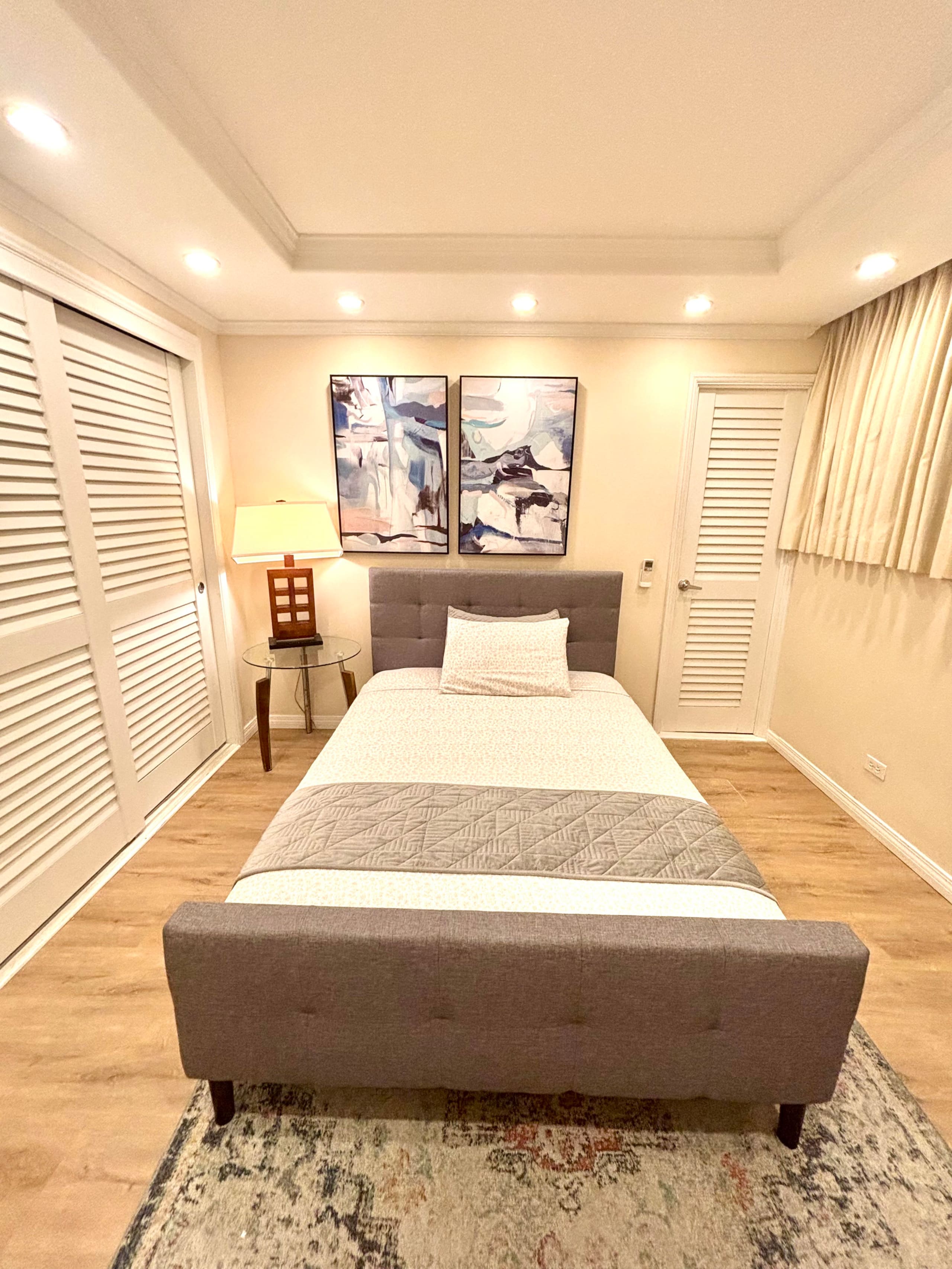 2 min to the Beach! Free Parking/AC/Washer/Dryer - Image 1