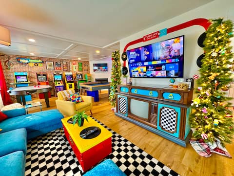 Time Traveler - 3BR - Near ISU, hot tub!