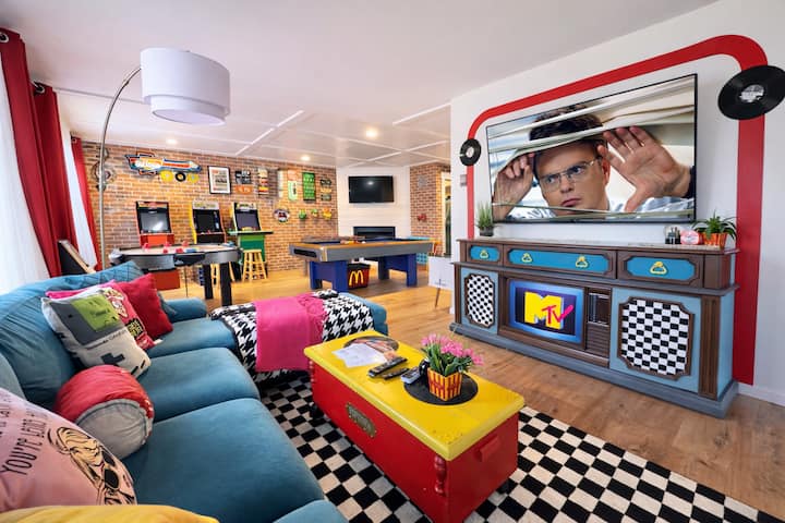 Retro Retreat | Hot Tub, Arcade & Tiki Backyard - Bloomington, IL