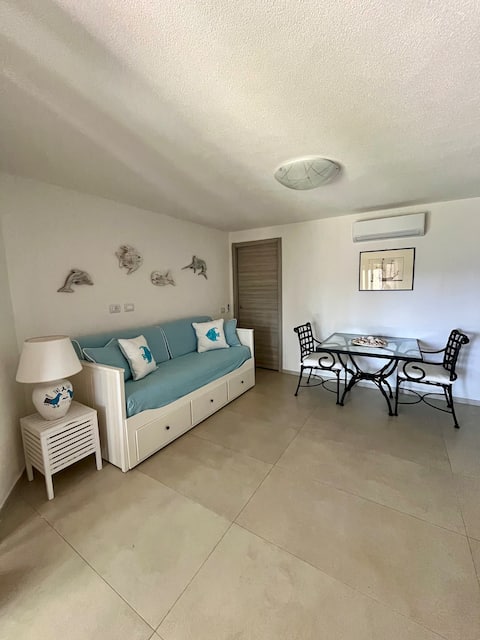 Proprietà Airbnb di successo: 2-Bedroom Retreat, Garden,Pool,5Min Walk to Beach a Olbia