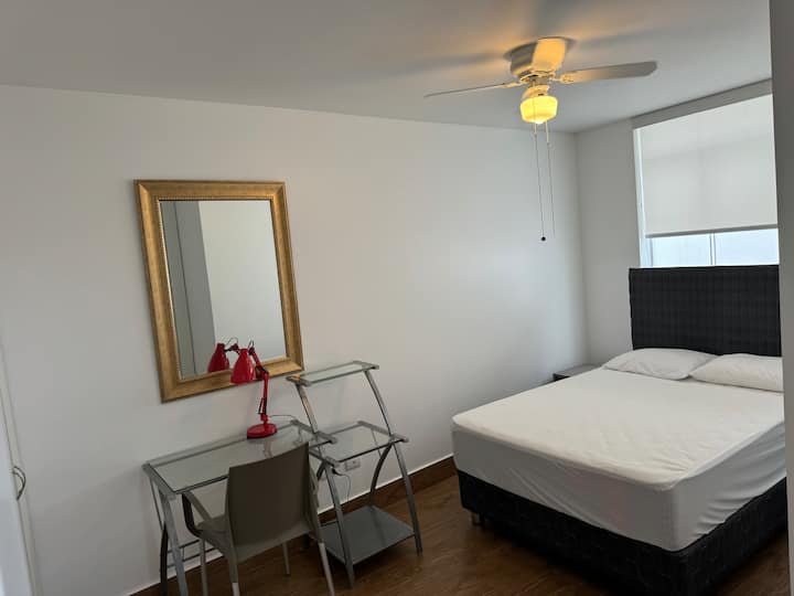 Двуместно легло, бюро,стол, килери, вентилатор на тавана 