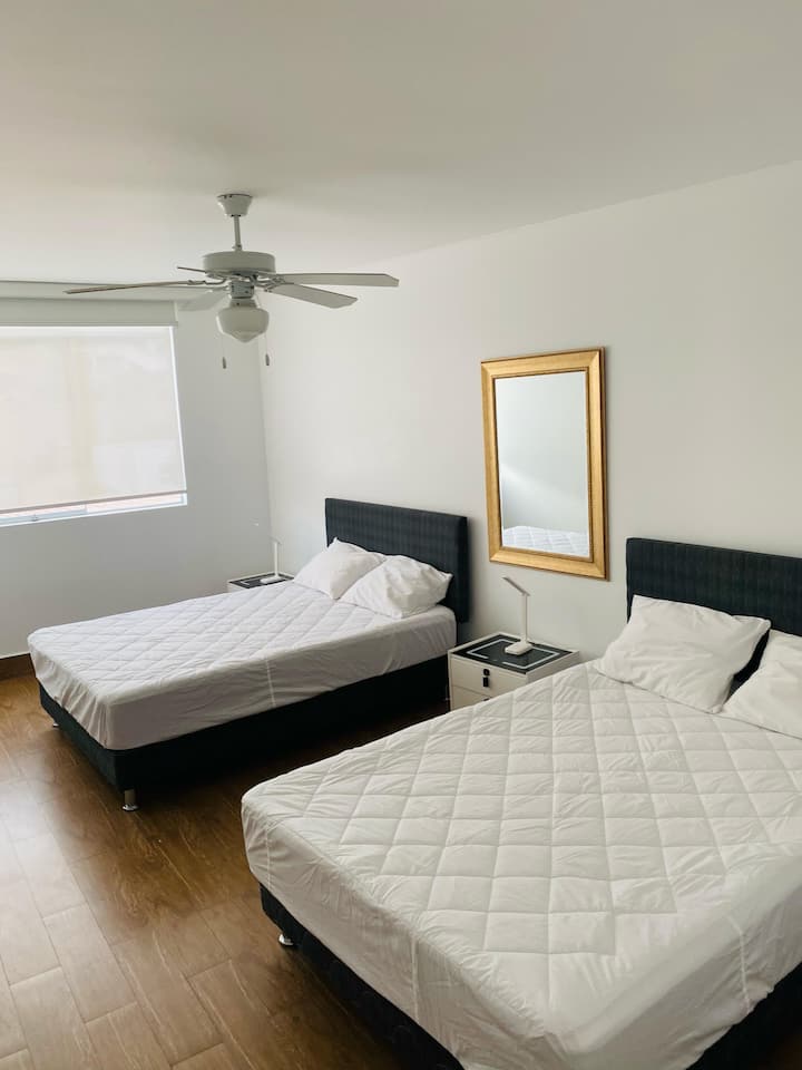 Двуместни легла, килери, вентилатор на тавана, бюро, стол 