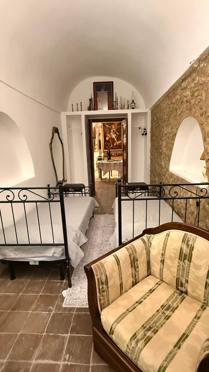 Dormitorio # 1  con dos camas individuales "Gli Angeli"