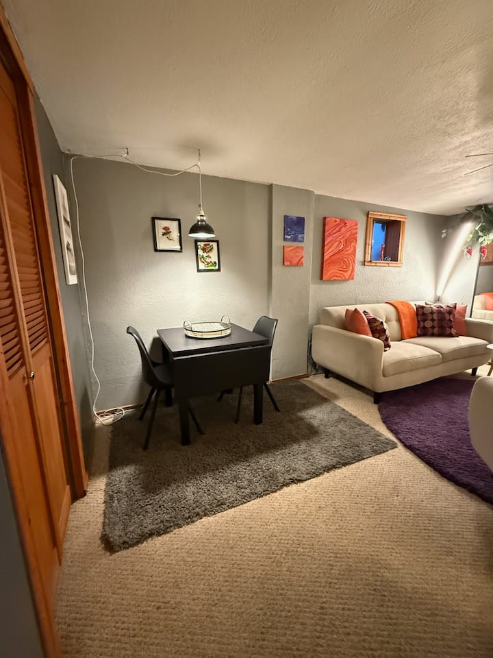 Lower Level Serene Cottage. - Burien, WA