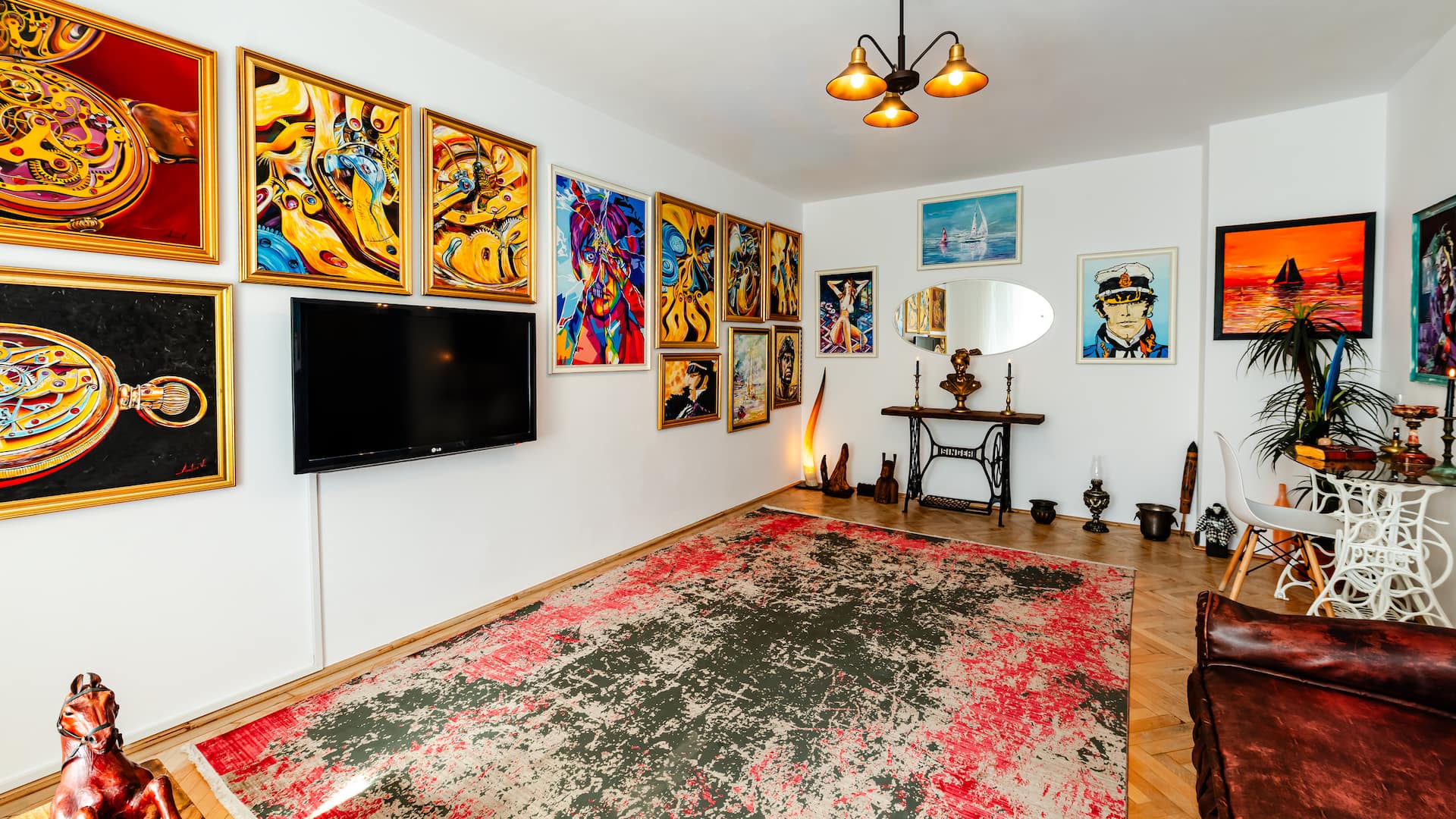 Central Art Apt with Treasure Hunt & Free Parking