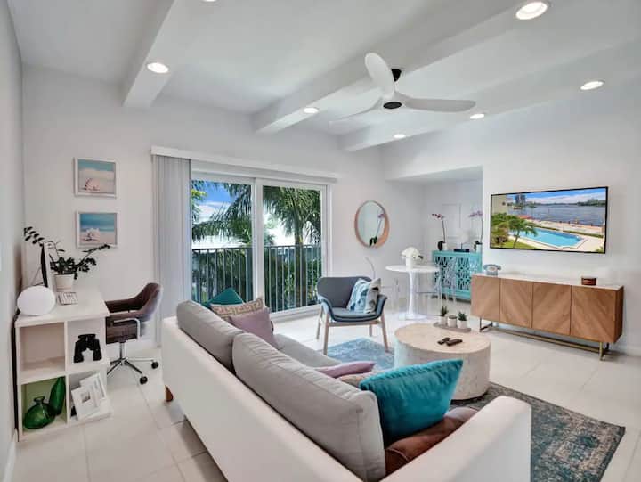 Absolute Waterfront Haven, Walk To The Beach - Fort Lauderdale, FL