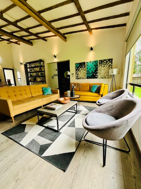 Tara Castle: Private Boutique Stay in Sopo