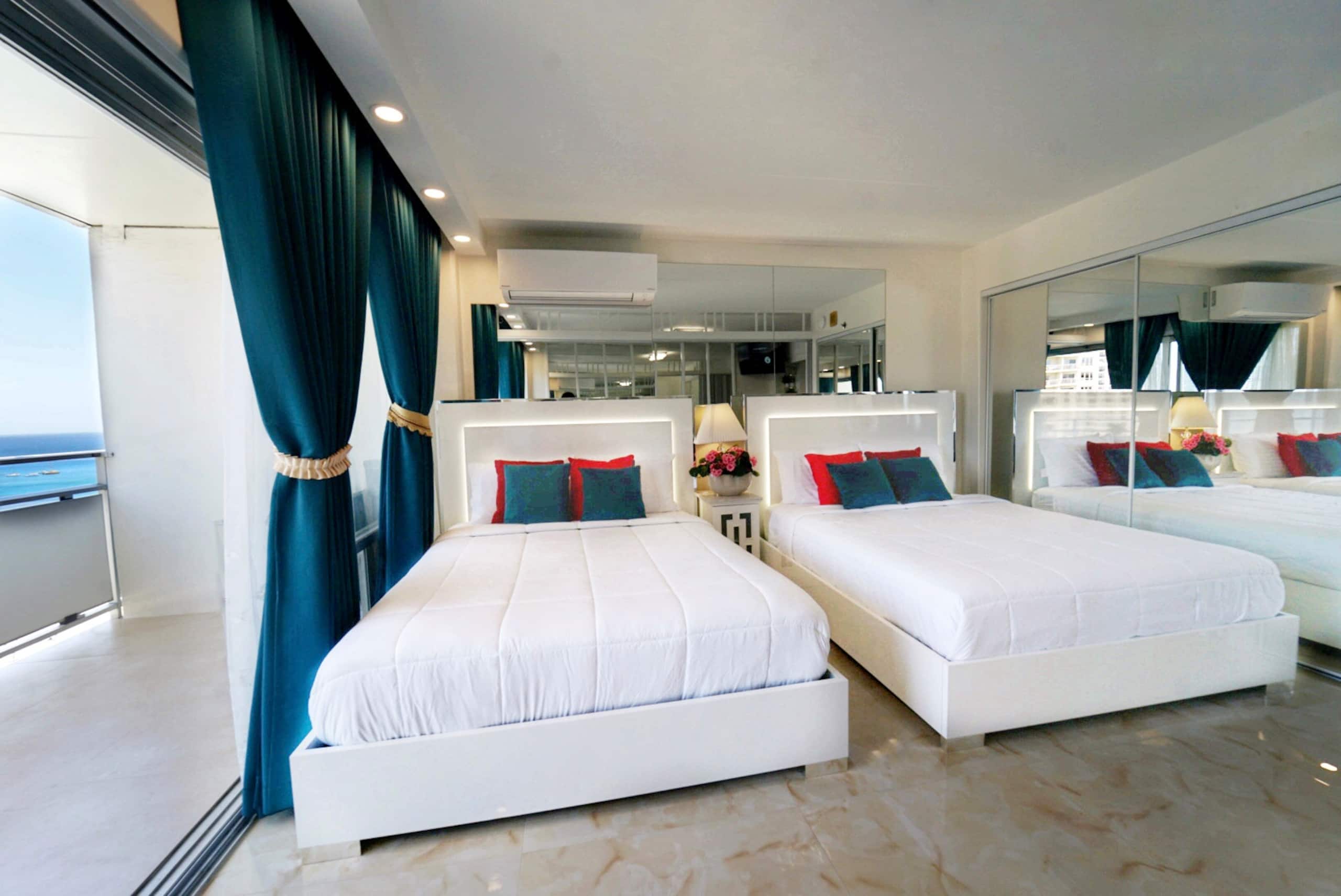 Condo in Honolulu · ★4.92 · 1 bedroom · 3 beds · 1 bath - Image 2