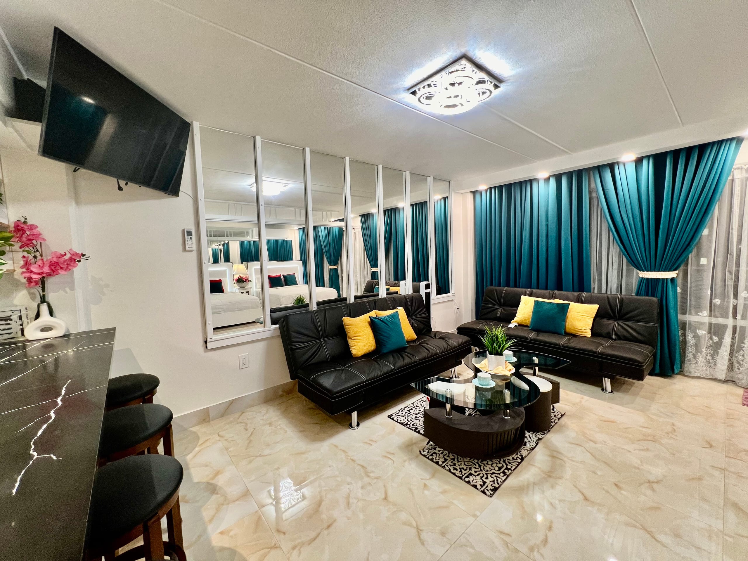 Condo in Honolulu · ★4.92 · 1 bedroom · 3 beds · 1 bath - Image 13