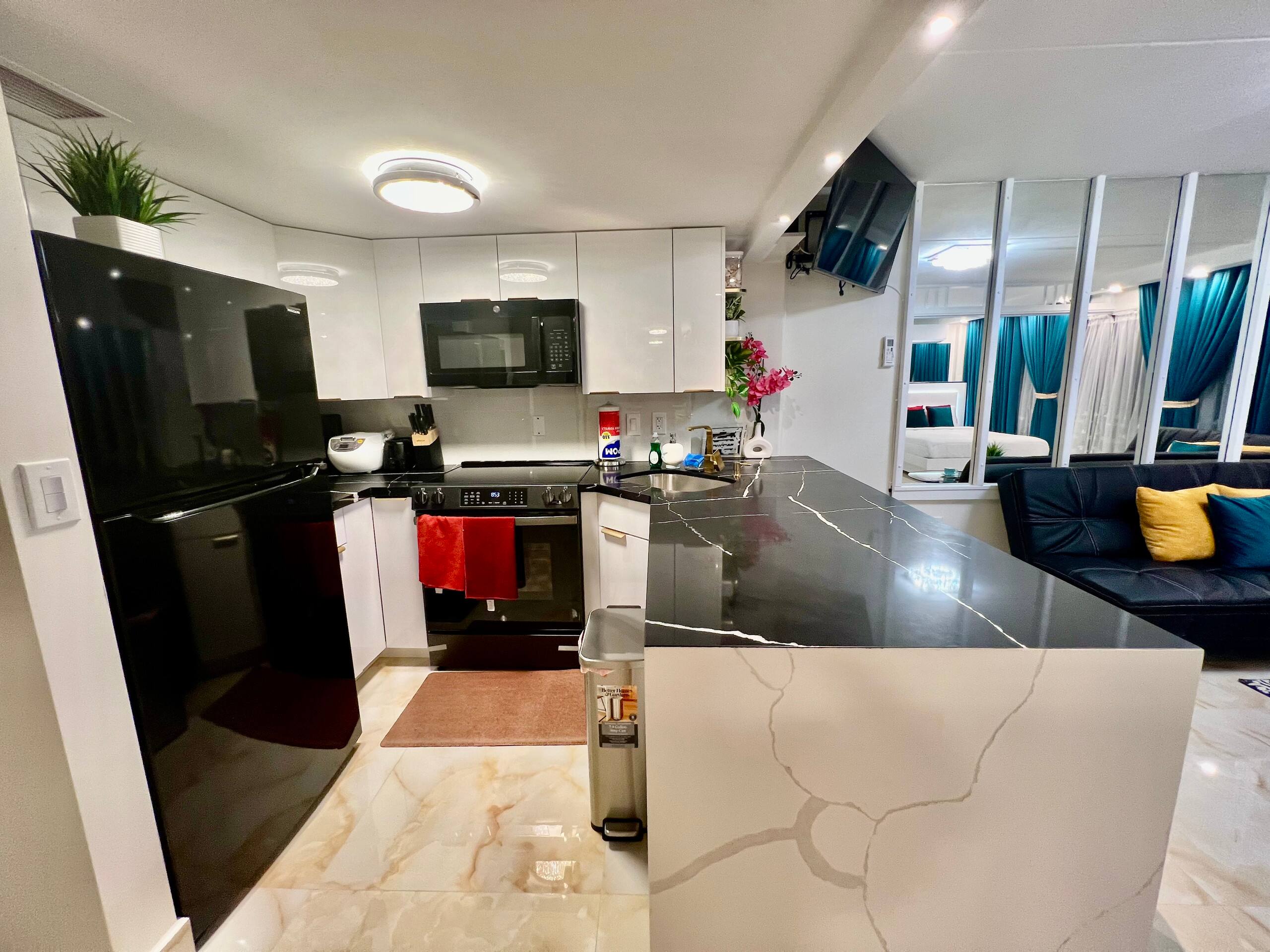 Condo in Honolulu · ★4.92 · 1 bedroom · 3 beds · 1 bath - Image 25