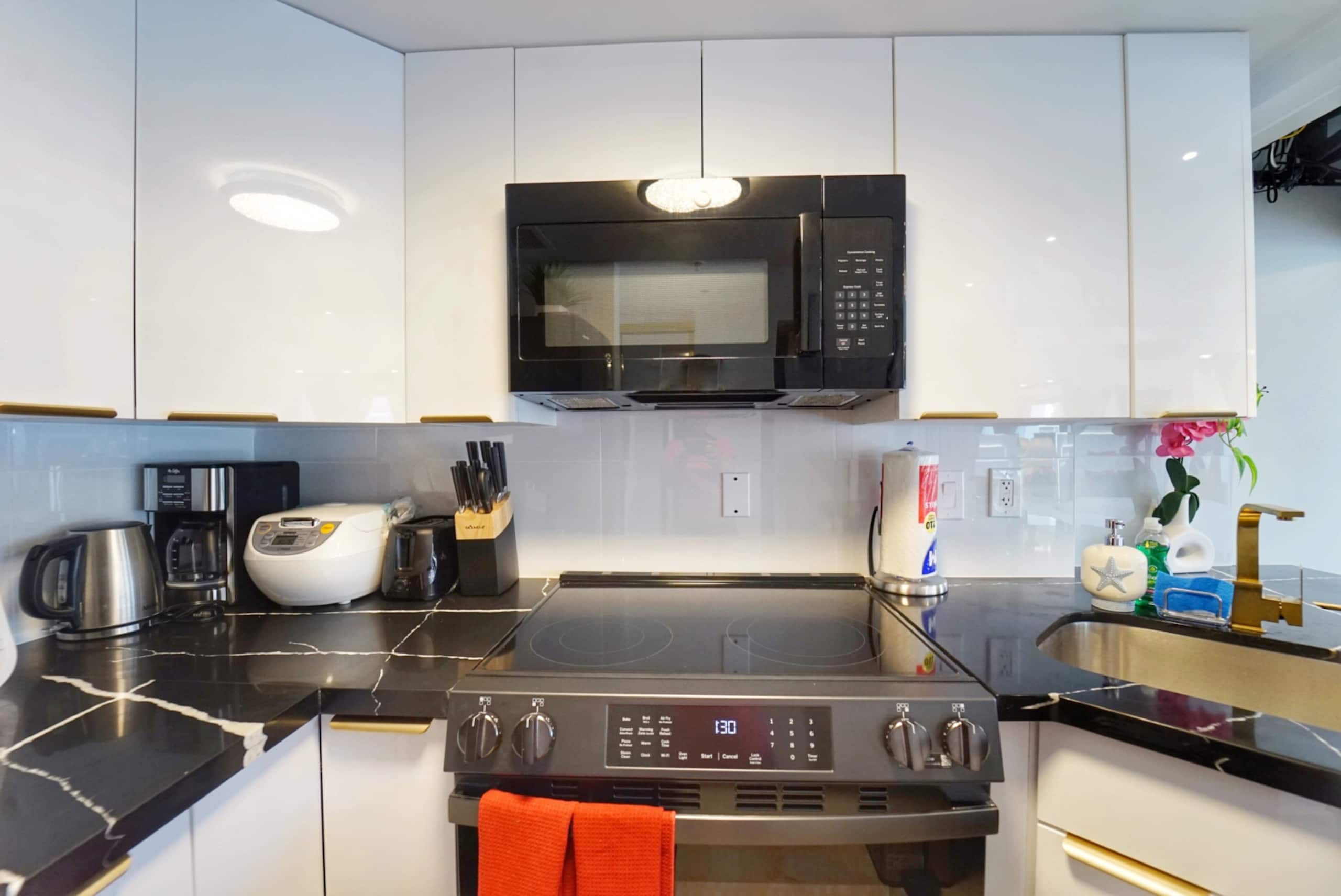 Condo in Honolulu · ★4.92 · 1 bedroom · 3 beds · 1 bath - Image 27