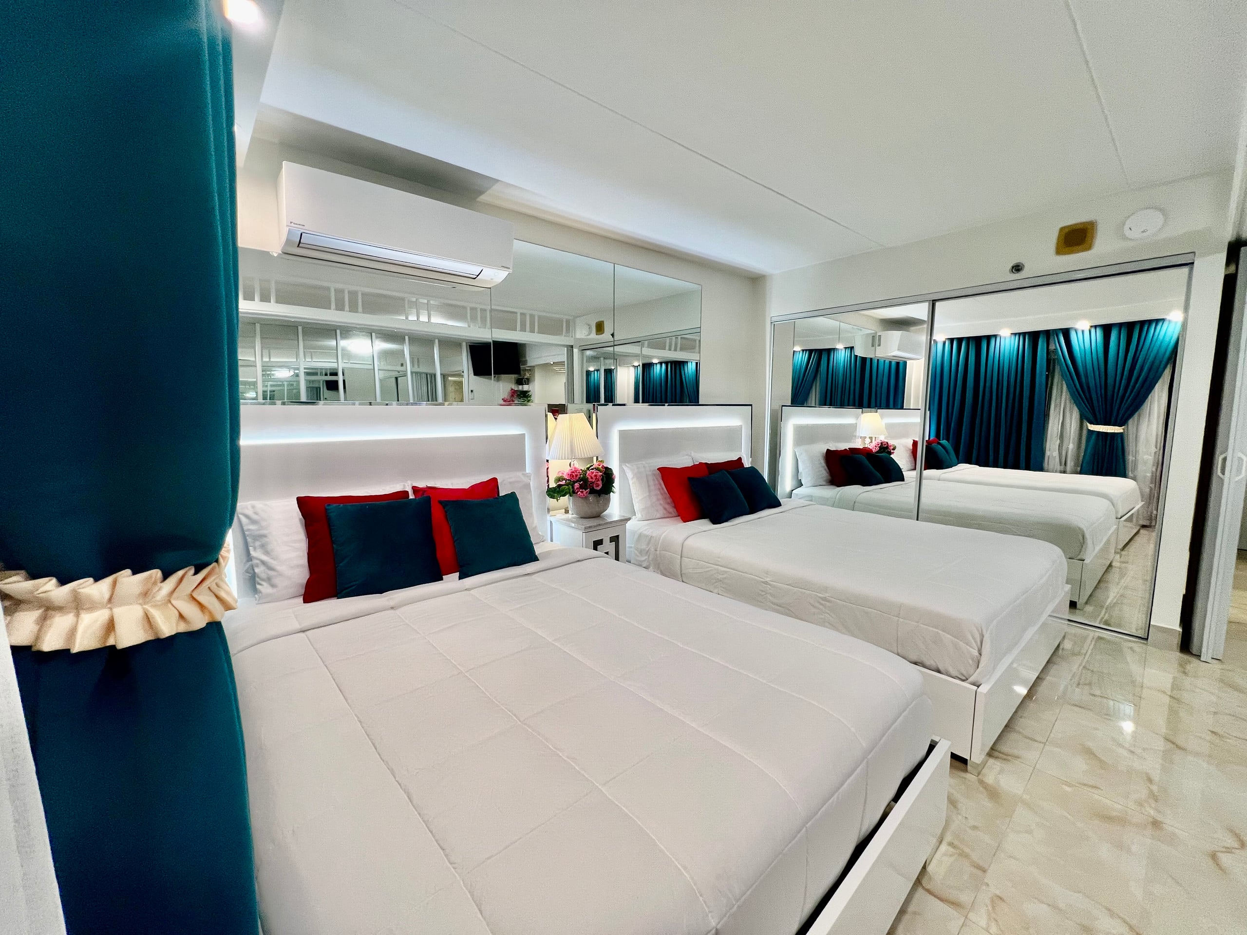 Condo in Honolulu · ★4.92 · 1 bedroom · 3 beds · 1 bath - Image 11