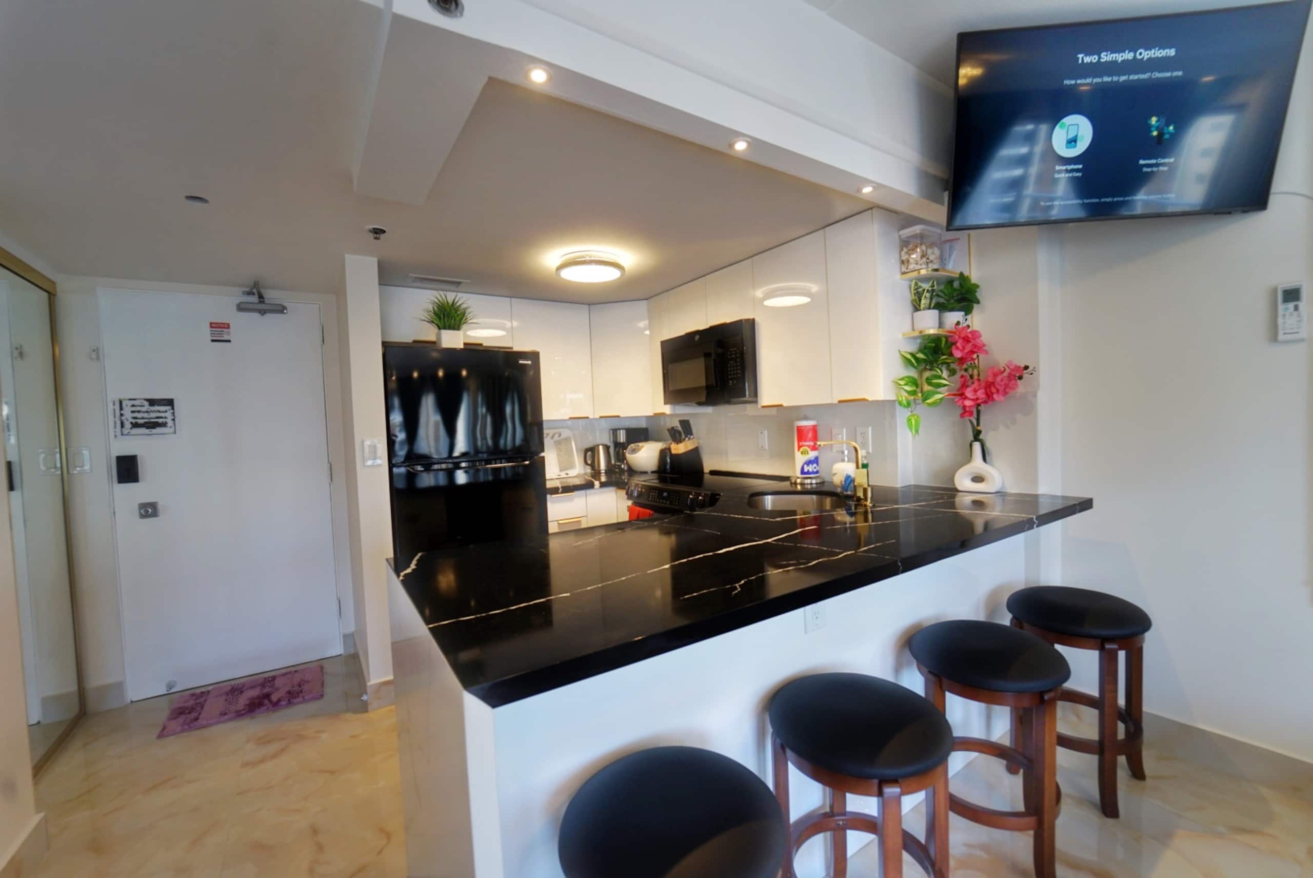 Condo in Honolulu · ★4.92 · 1 bedroom · 3 beds · 1 bath - Image 6
