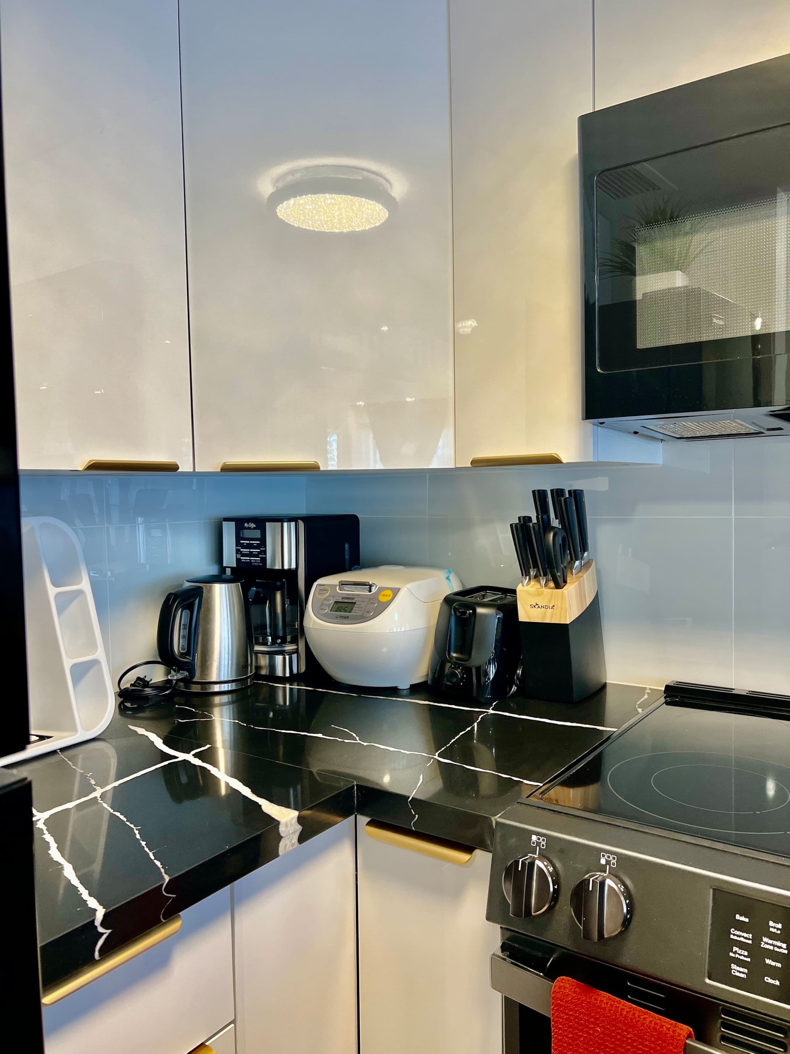 Condo in Honolulu · ★4.92 · 1 bedroom · 3 beds · 1 bath - Image 73