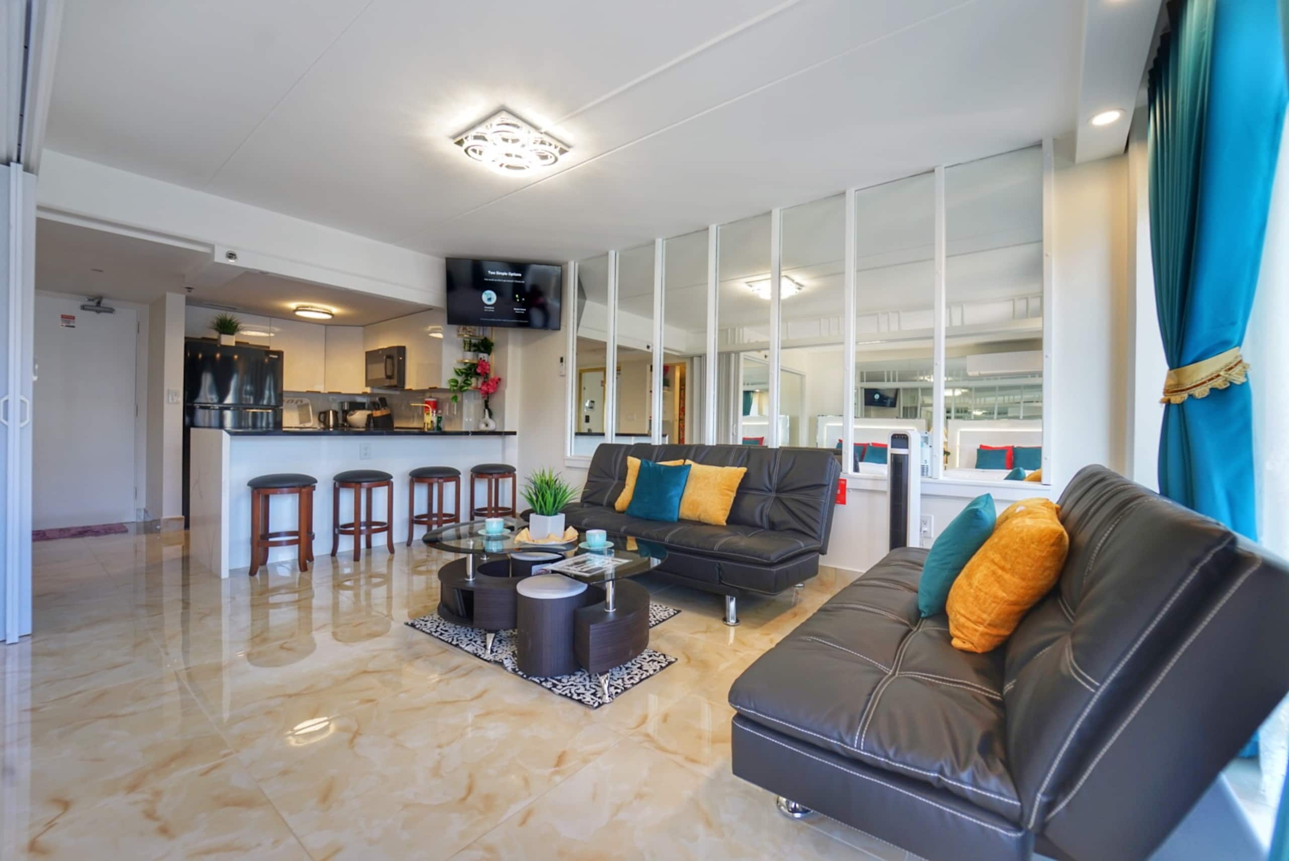 Condo in Honolulu · ★4.92 · 1 bedroom · 3 beds · 1 bath - Image 4
