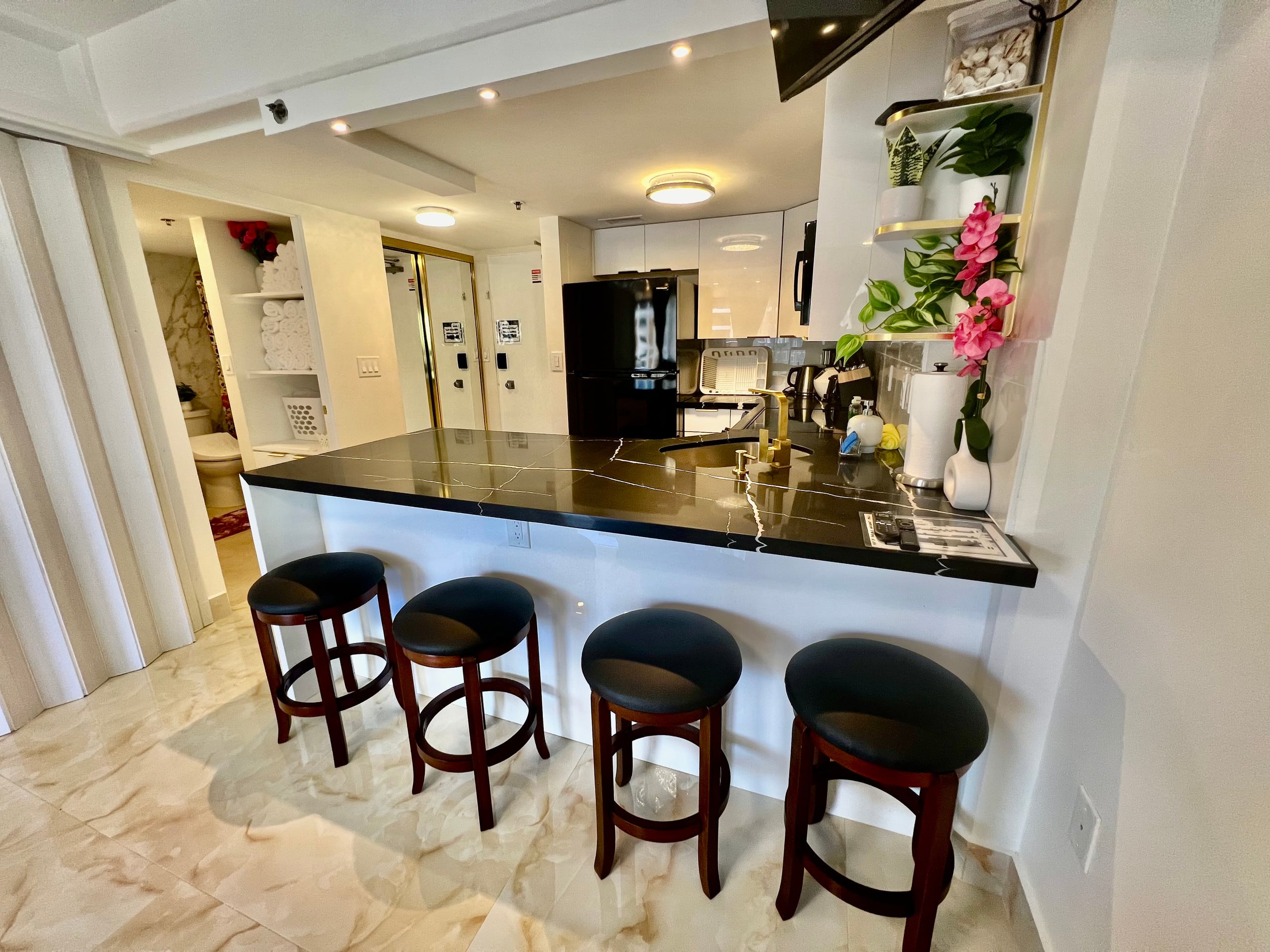 Condo in Honolulu · ★4.92 · 1 bedroom · 3 beds · 1 bath - Image 66