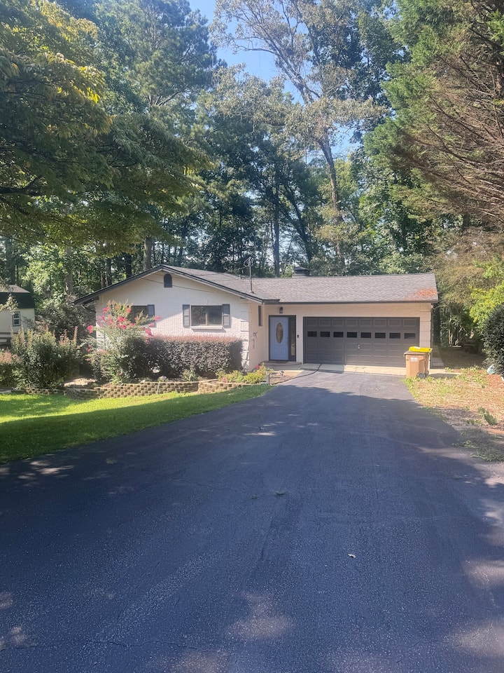 Amazing Lakeside Apartment - Cumming, GA