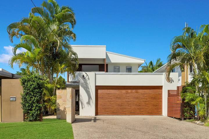 Sea u Soon @ Moffs (dog friendly to 1, small dog)