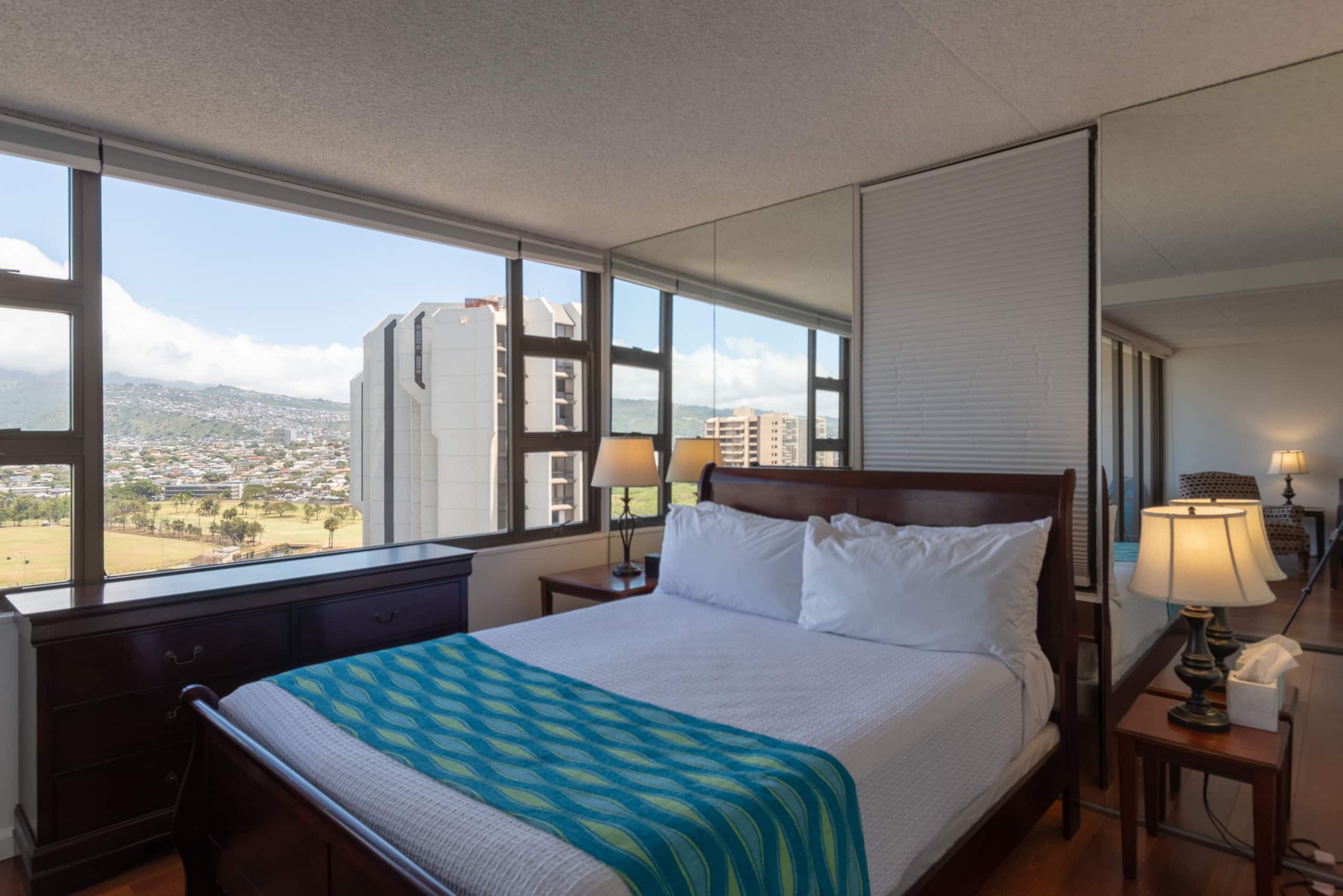 Condo in Honolulu · ★4.8 · 1 bedroom · 2 beds · 1 private bath - Image 1