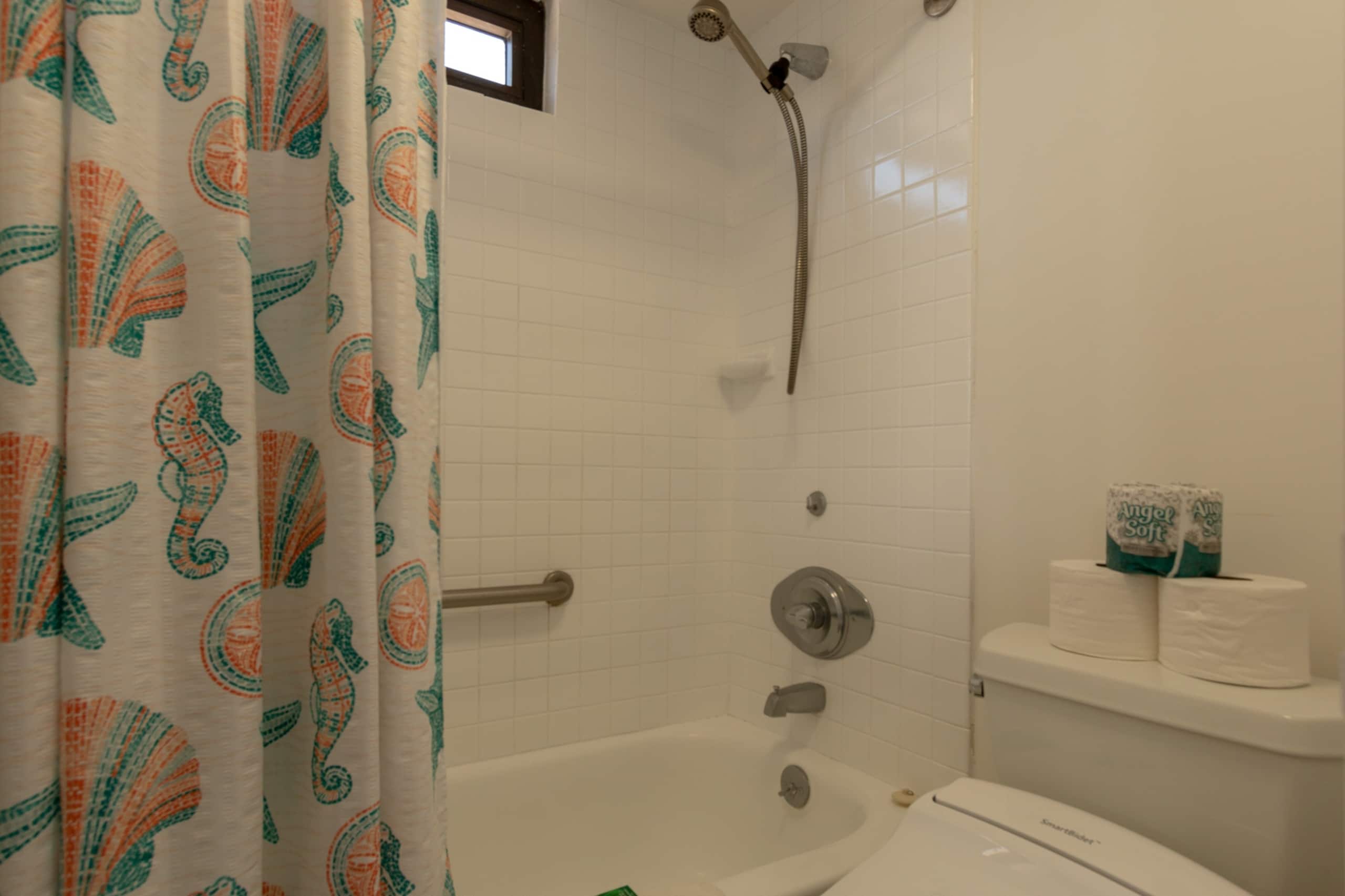 Condo in Honolulu · ★4.8 · 1 bedroom · 2 beds · 1 private bath - Image 14