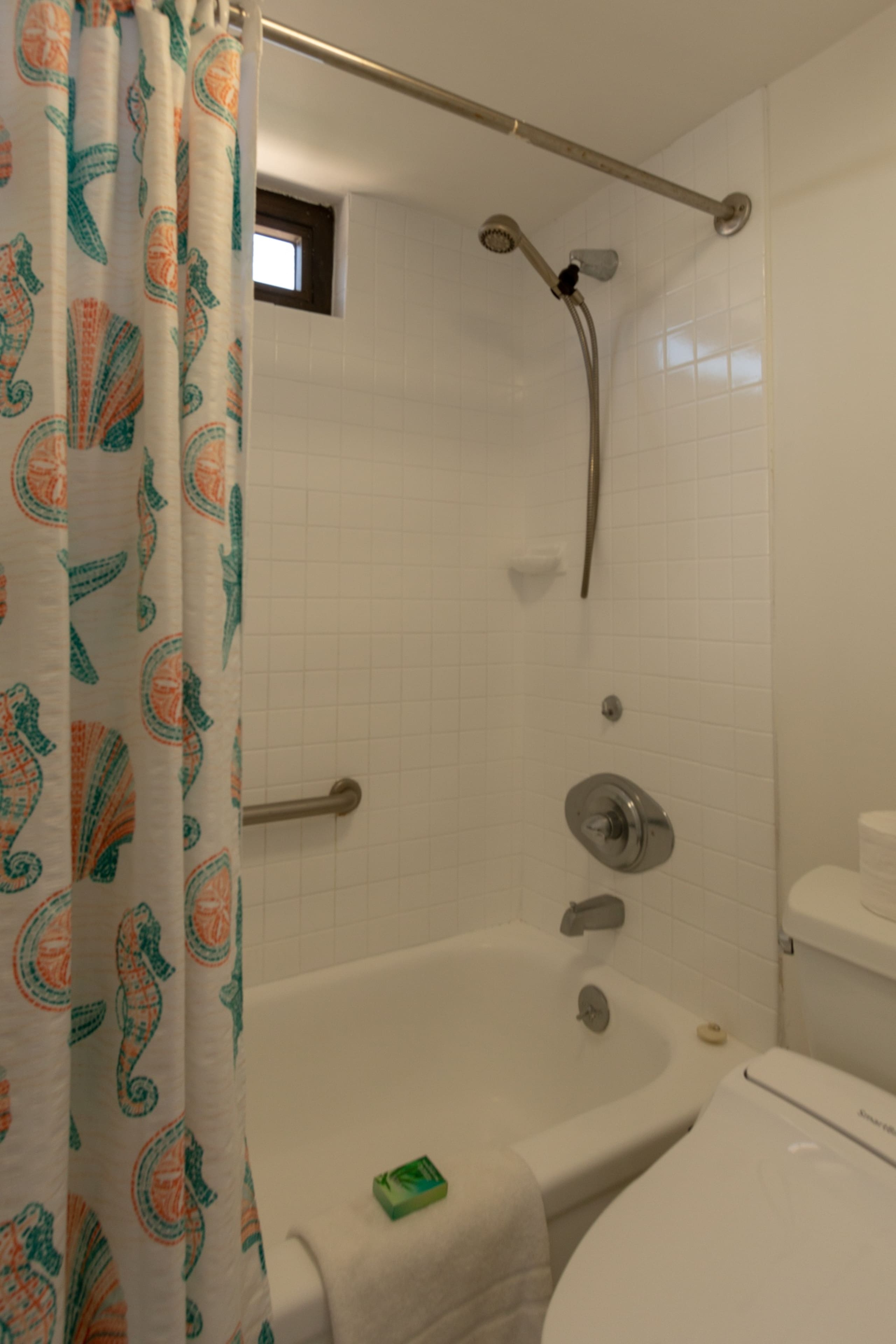 Condo in Honolulu · ★4.8 · 1 bedroom · 2 beds · 1 private bath - Image 13