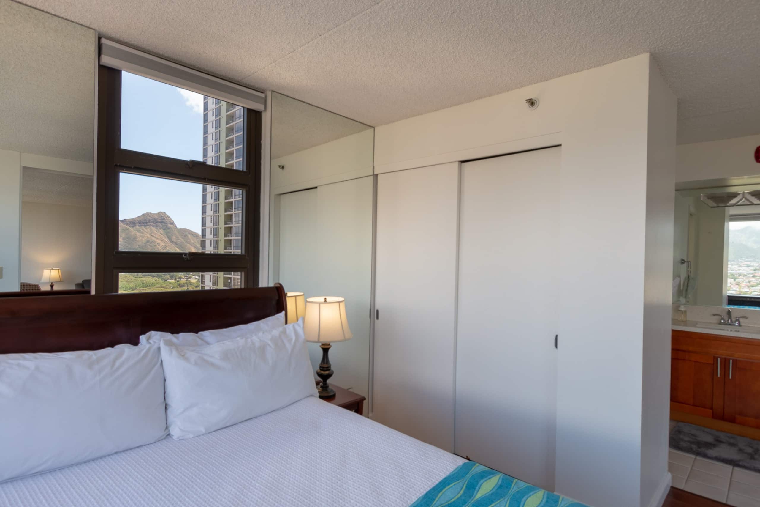 Condo in Honolulu · ★4.8 · 1 bedroom · 2 beds · 1 private bath - Image 20