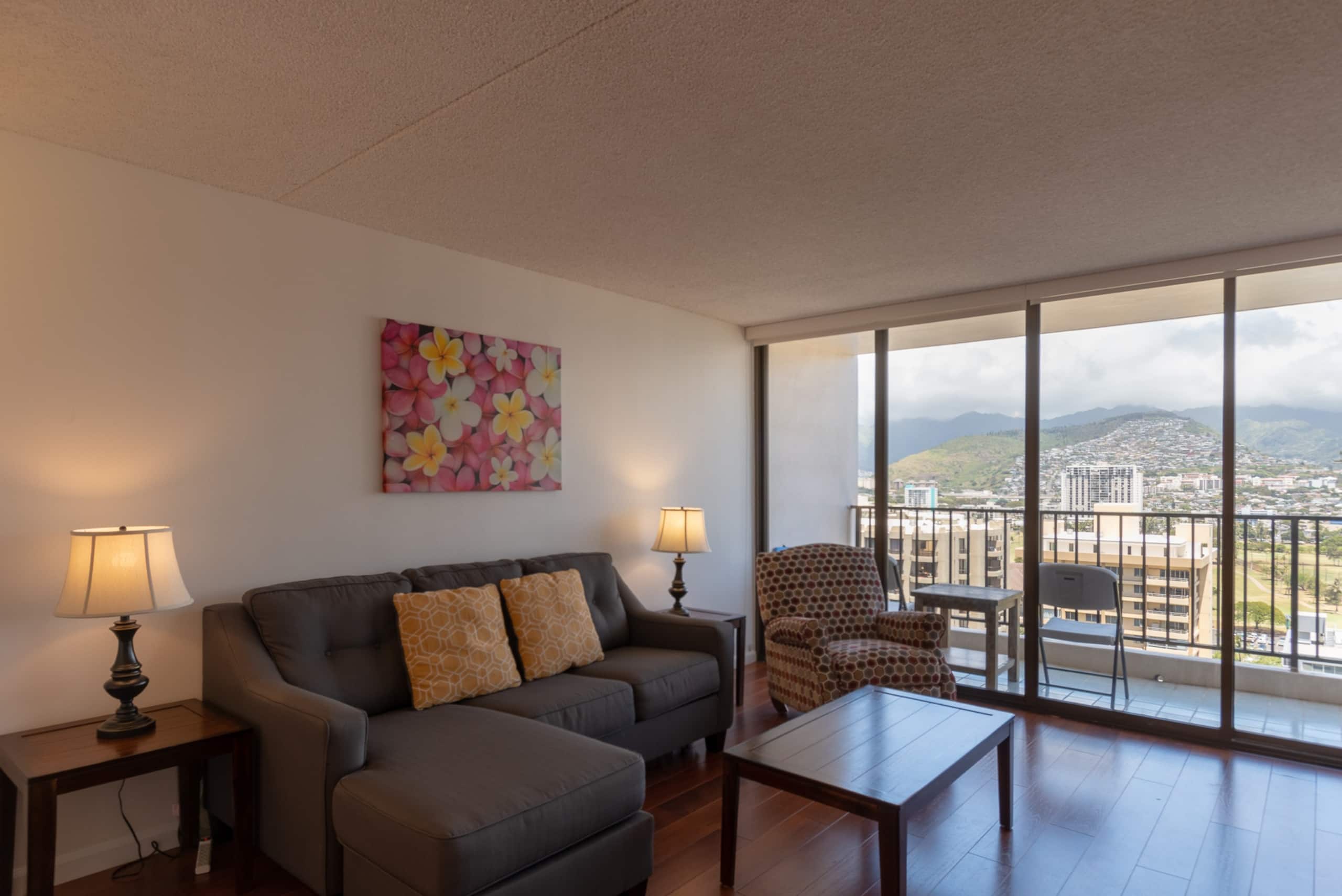 Condo in Honolulu · ★4.8 · 1 bedroom · 2 beds · 1 private bath - Image 15
