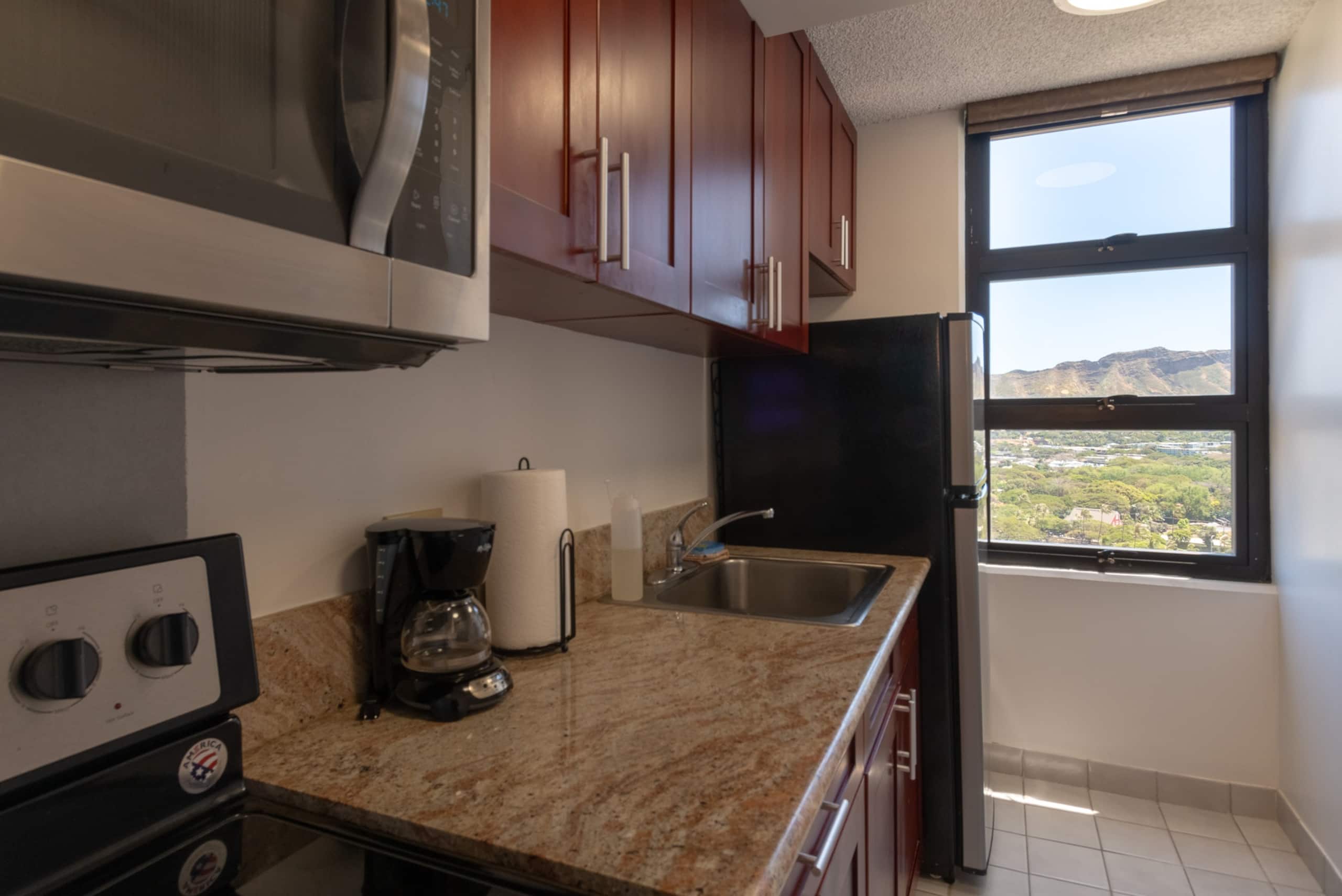 Condo in Honolulu · ★4.8 · 1 bedroom · 2 beds · 1 private bath - Image 10