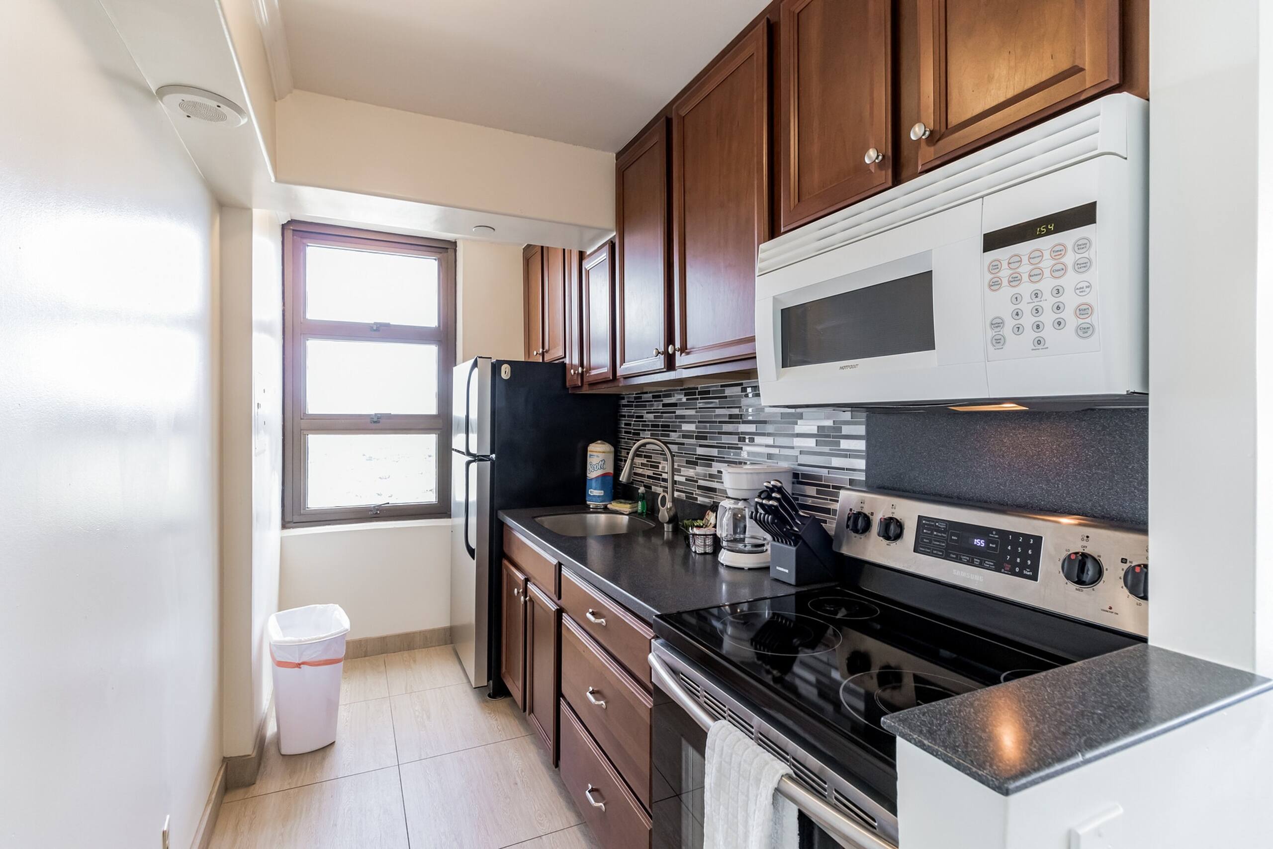 Condo in Honolulu · ★4.45 · 1 bedroom · 2 beds · 1 private bath - Image 7