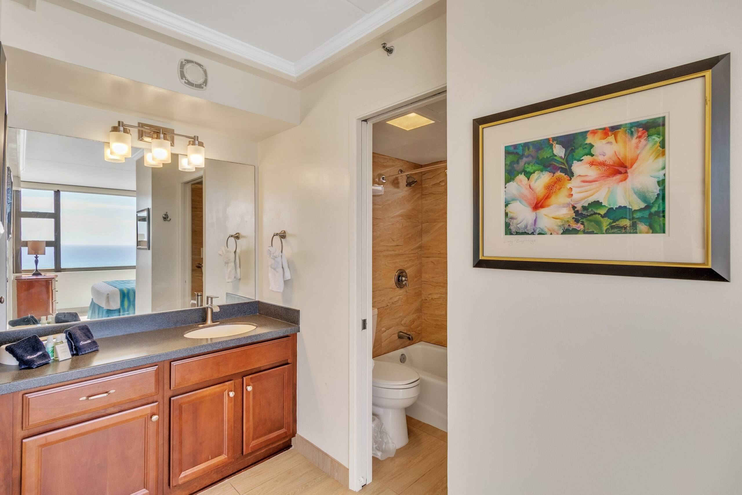 Condo in Honolulu · ★4.45 · 1 bedroom · 2 beds · 1 private bath - Image 4