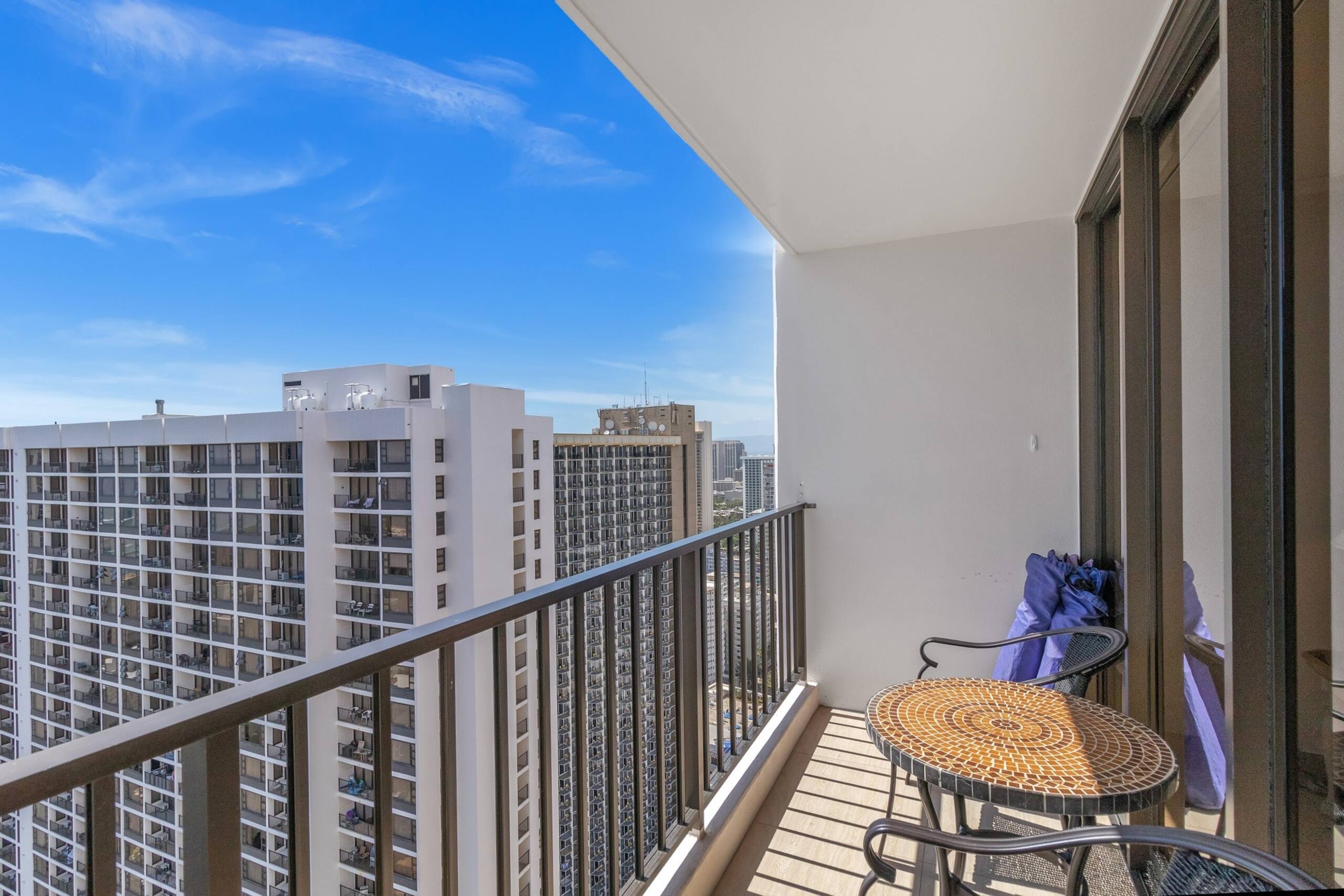 Condo in Honolulu · ★4.45 · 1 bedroom · 2 beds · 1 private bath - Image 25