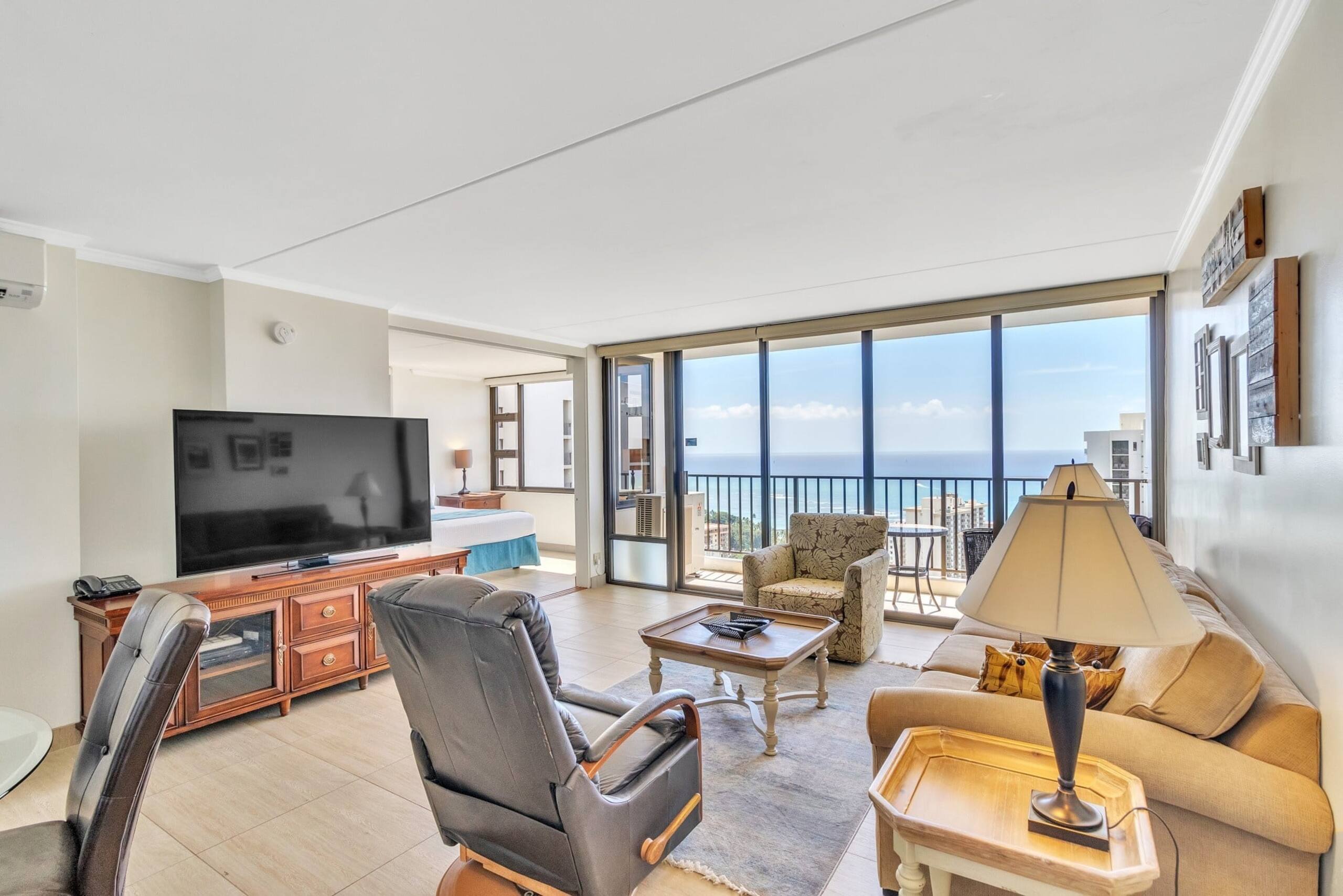 Condo in Honolulu · ★4.45 · 1 bedroom · 2 beds · 1 private bath - Image 1