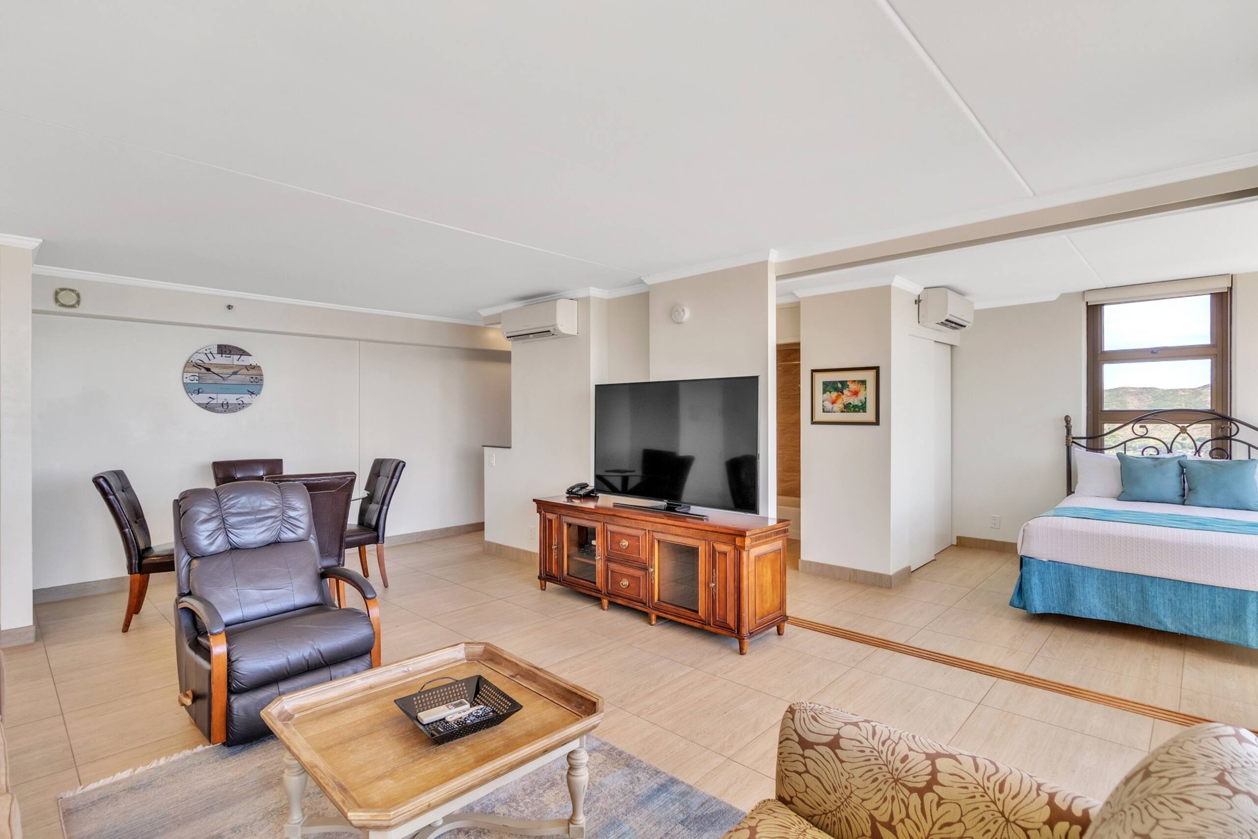 Condo in Honolulu · ★4.45 · 1 bedroom · 2 beds · 1 private bath - Image 11