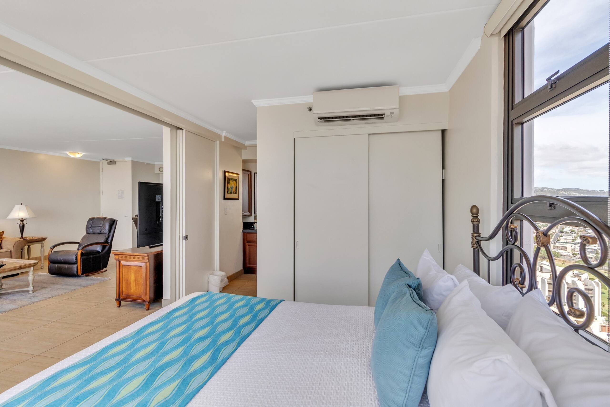 Condo in Honolulu · ★4.45 · 1 bedroom · 2 beds · 1 private bath - Image 26