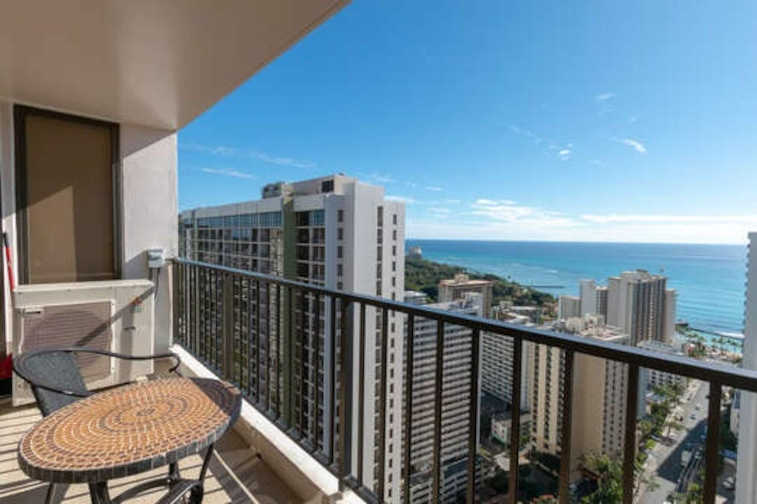 Condo in Honolulu · ★4.45 · 1 bedroom · 2 beds · 1 private bath - Image 6