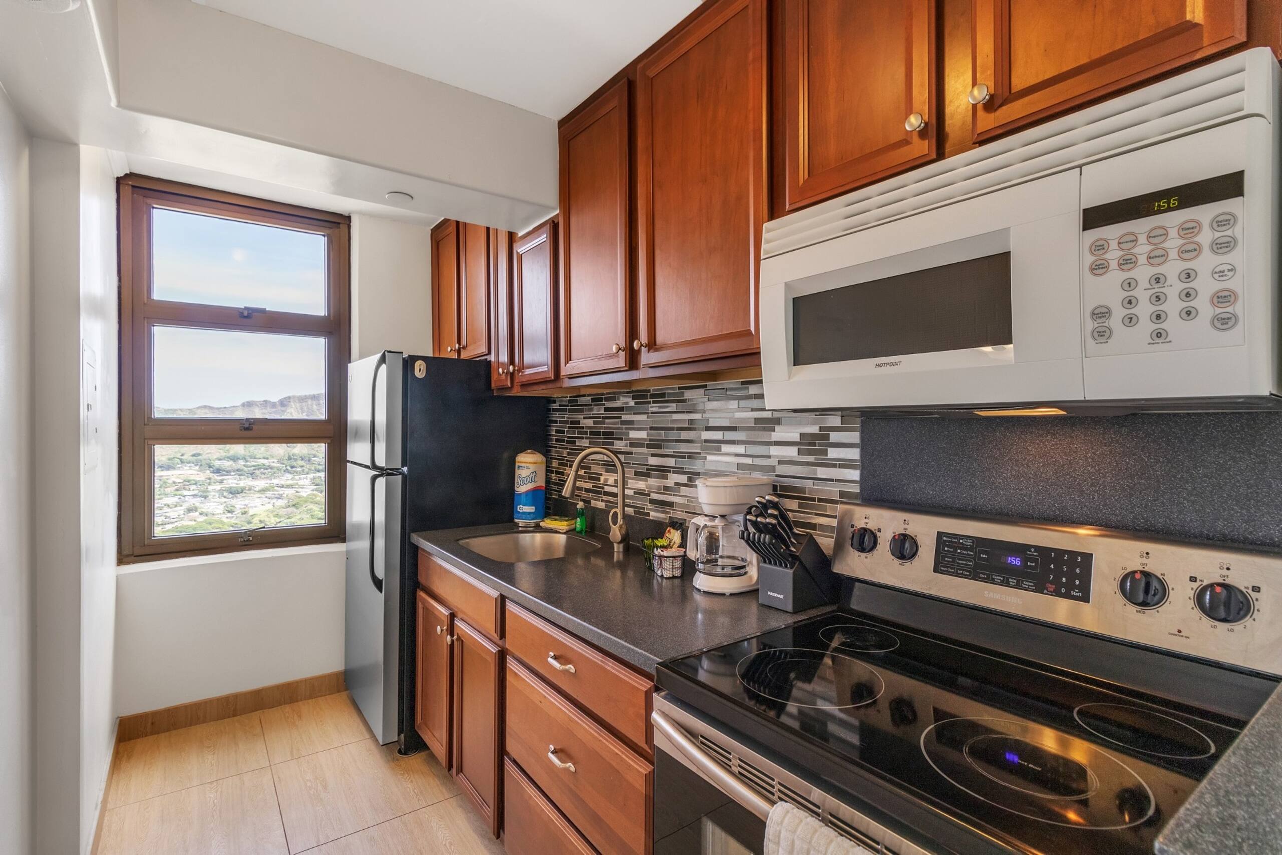 Condo in Honolulu · ★4.45 · 1 bedroom · 2 beds · 1 private bath - Image 2
