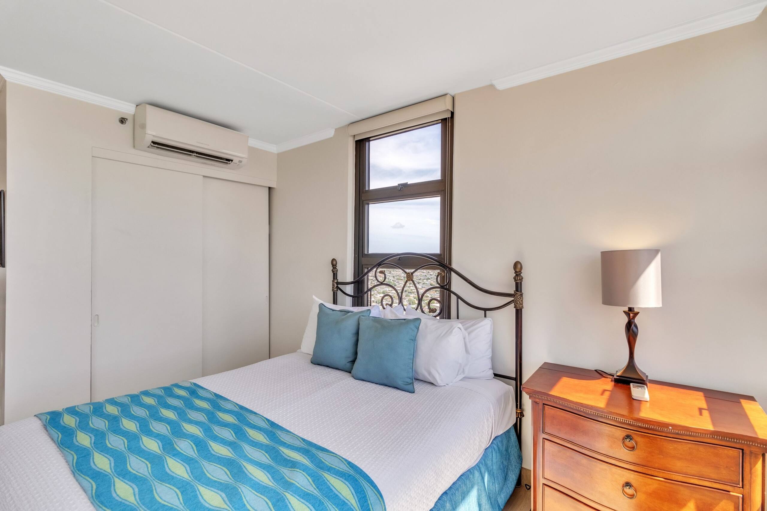 Condo in Honolulu · ★4.45 · 1 bedroom · 2 beds · 1 private bath - Image 19