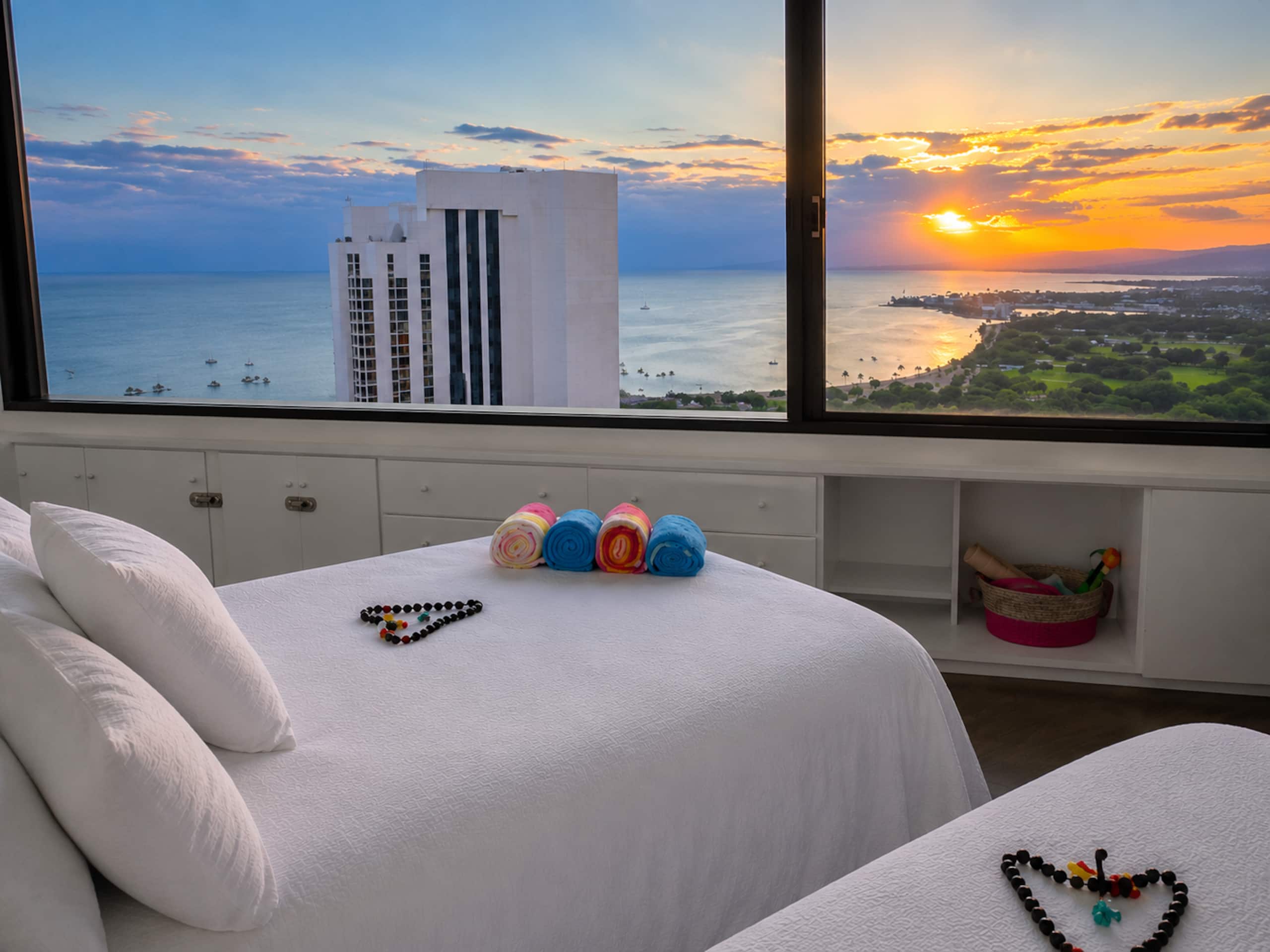Condo in Honolulu · ★4.9 · 1 bedroom · 2 beds · 1 bath - Image 2