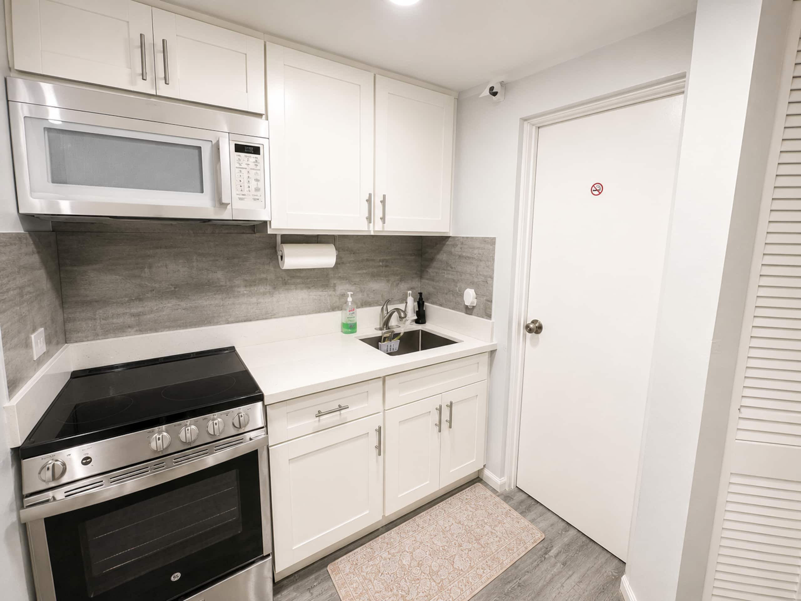 Condo in Honolulu · ★4.9 · 1 bedroom · 2 beds · 1 bath - Image 11