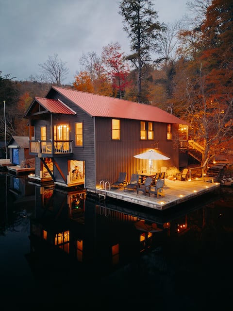 The Boathouse on Fourth Lake