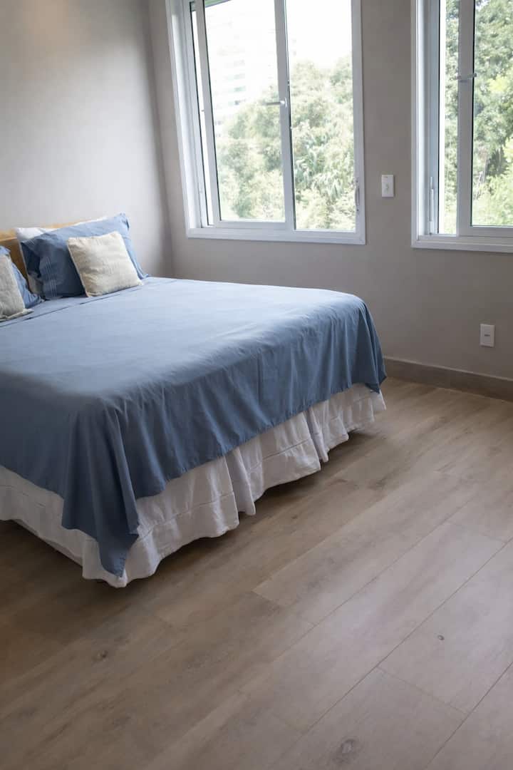 second photo of the couple 