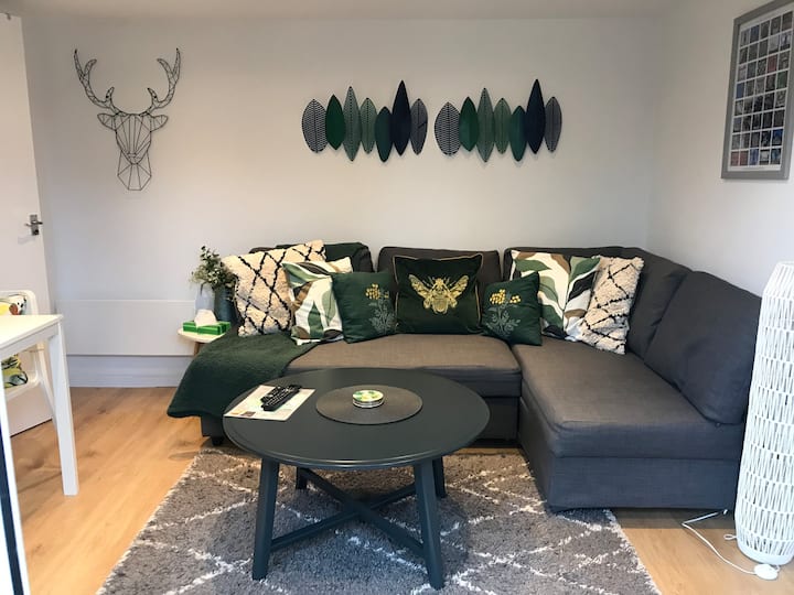 Cosy Garden Cabin • Near Windsor Castle & Legoland - LEGOLAND Windsor Resort