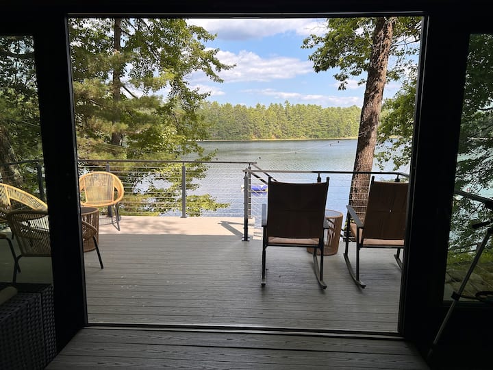 Lakefront. Fire pit. Game Room. Water trampoline