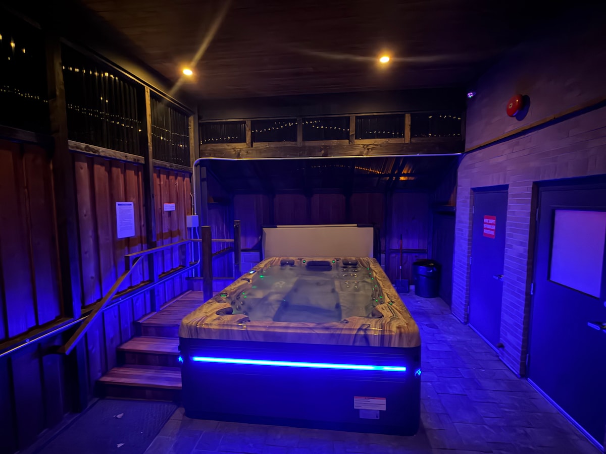 303)Flagtown Lofts, 2 bed 2 bath AC W/HotTub - Apartments for Rent in  Flagstaff, Arizona, United States - Airbnb