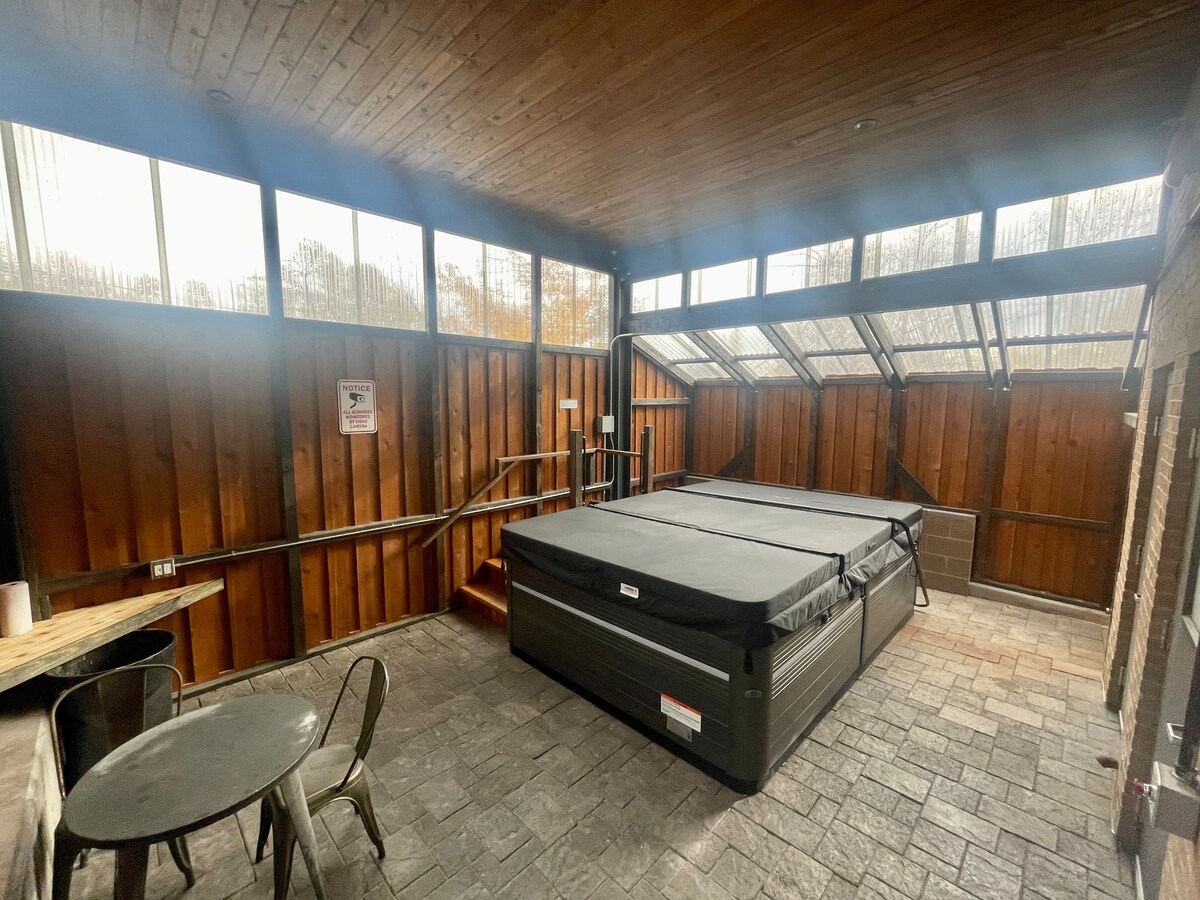 303)Flagtown Lofts, 2 bed 2 bath AC W/HotTub - Apartments for Rent in  Flagstaff, Arizona, United States - Airbnb