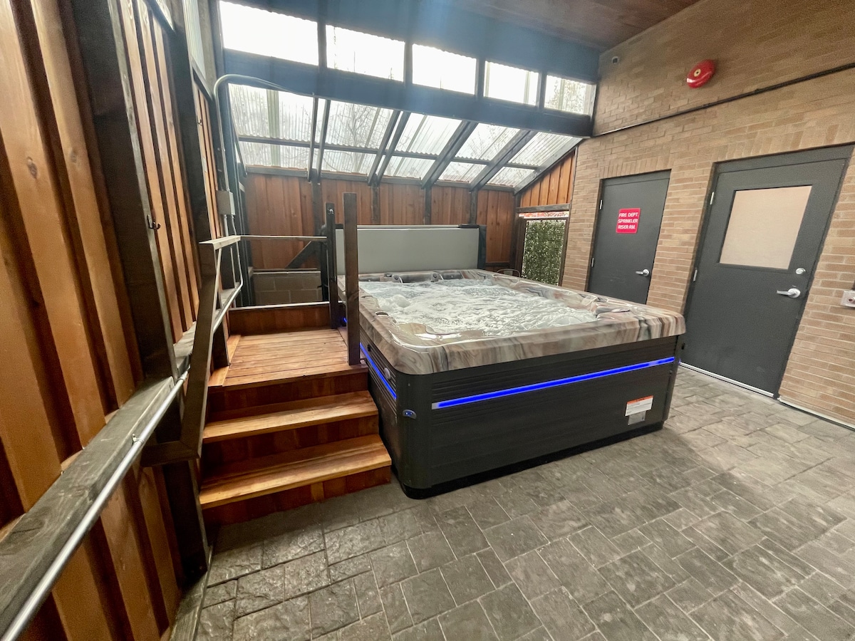 303)Flagtown Lofts, 2 bed 2 bath AC W/HotTub - Apartments for Rent in  Flagstaff, Arizona, United States - Airbnb