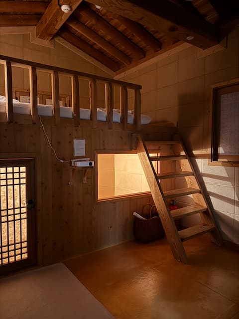 [Breakfast & in-room sauna included] Private hanok with a dedicated outdoor flat-top grill / Un Gong