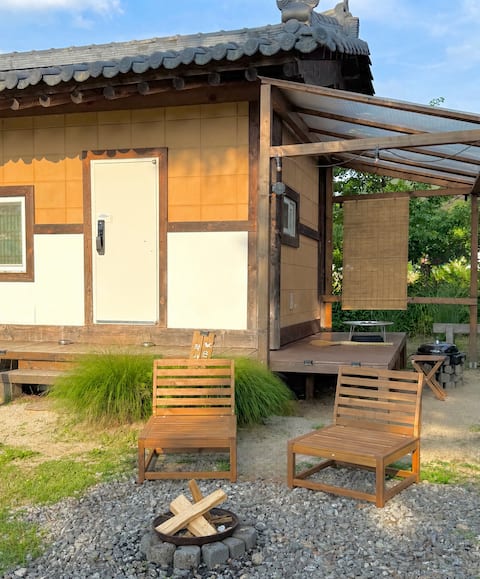 [Breakfast & Private Jjimjilbang in the Room] Private Hanok with an Exclusive Outdoor Barbecue / Ung